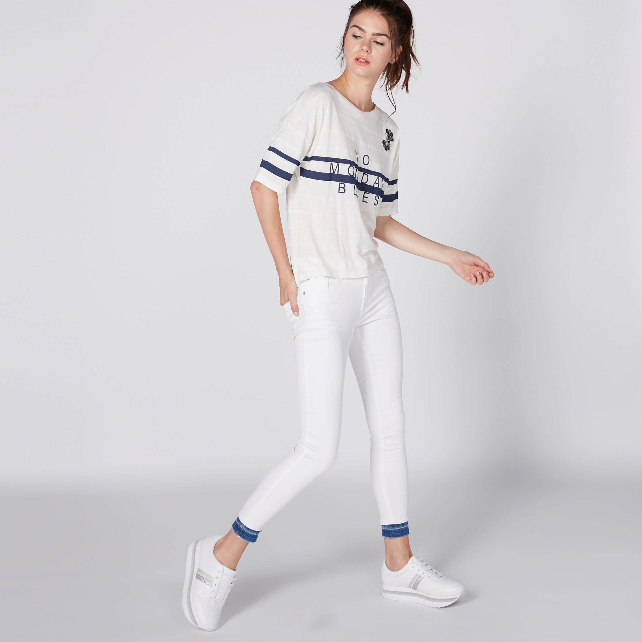 بنطال جينز قصير بجيوب-women-clothing-bottoms-jeans-image-1