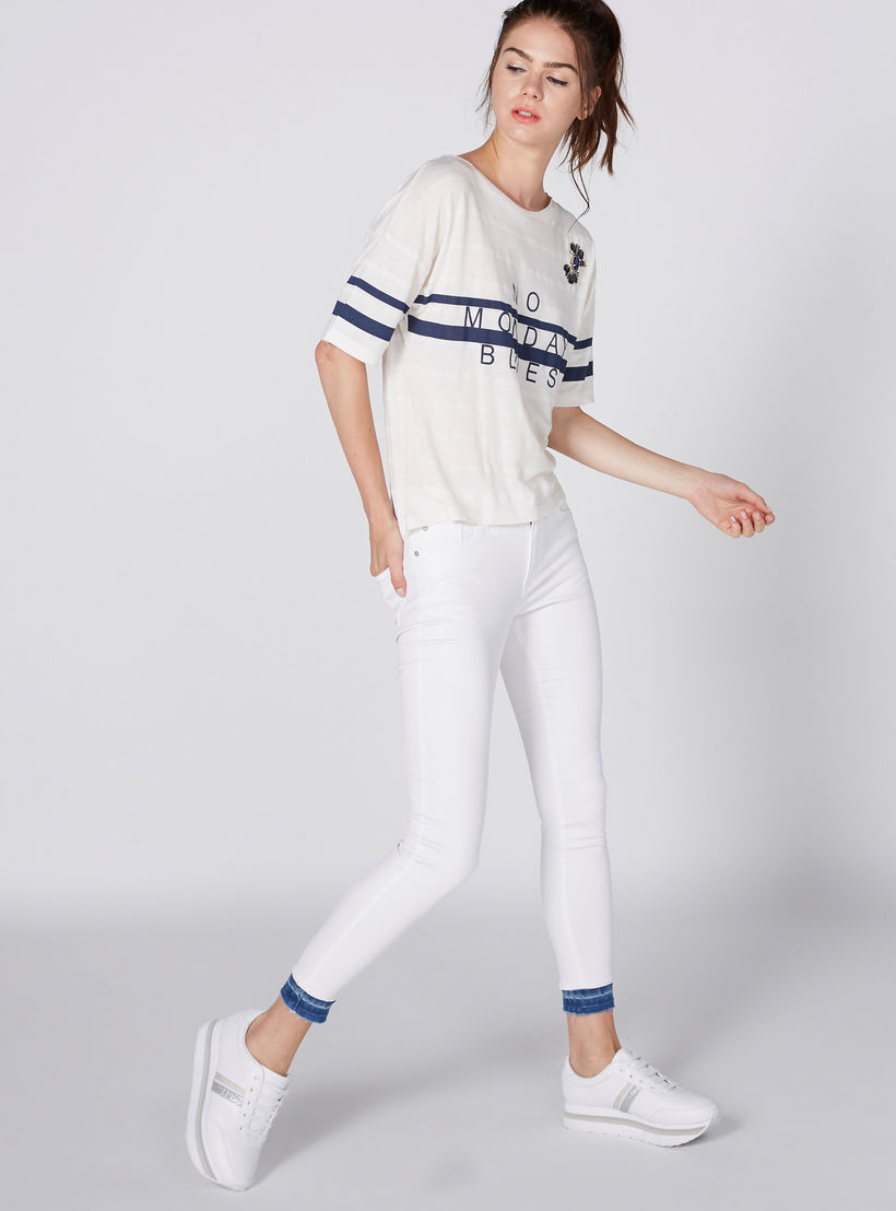 بنطال جينز قصير بجيوب-women-clothing-bottoms-jeans-image-1