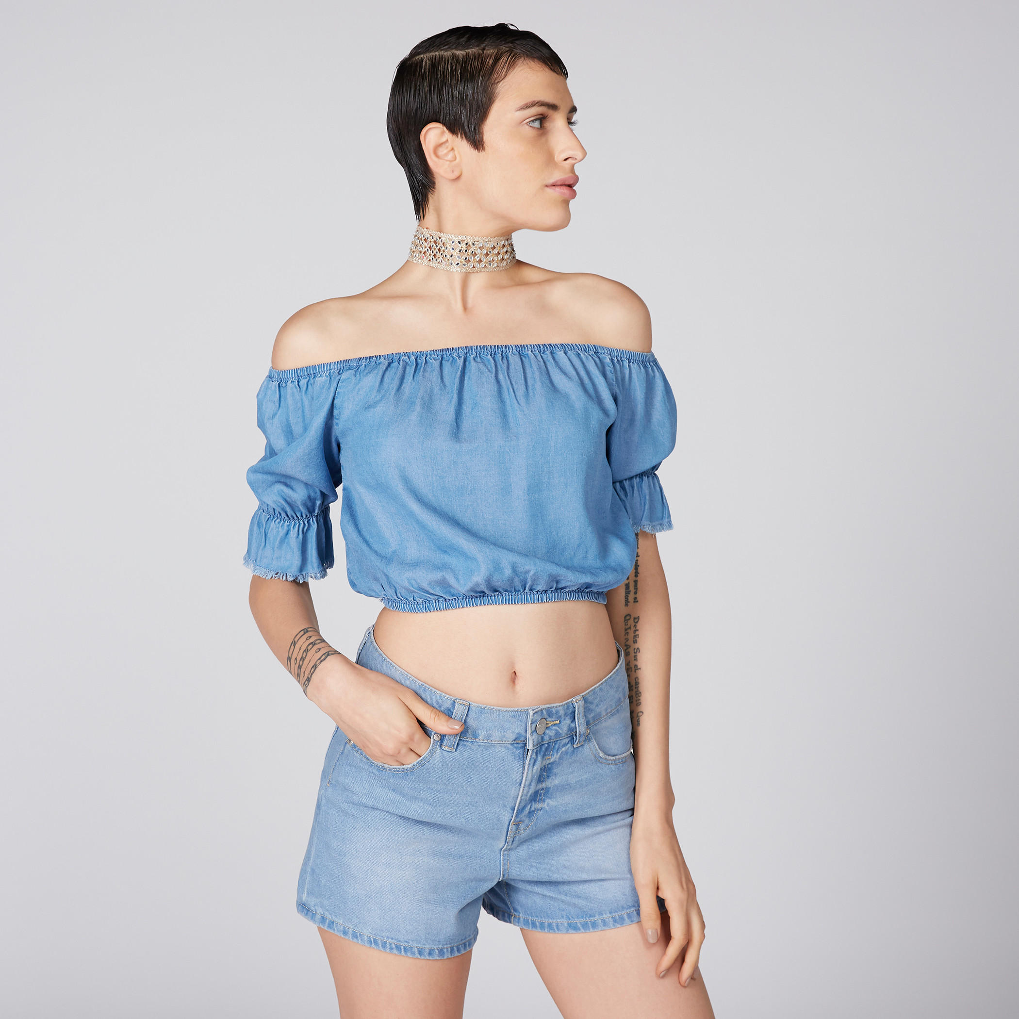 بلوزة قصيرة من الدينم بأكتاف مكشوفة-women-clothing-shirtsandblouses-blouses-image-2