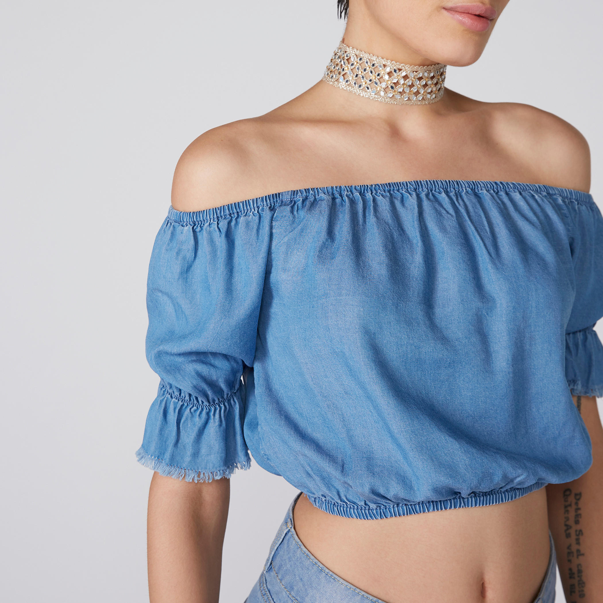 بلوزة قصيرة من الدينم بأكتاف مكشوفة-women-clothing-shirtsandblouses-blouses-image-3
