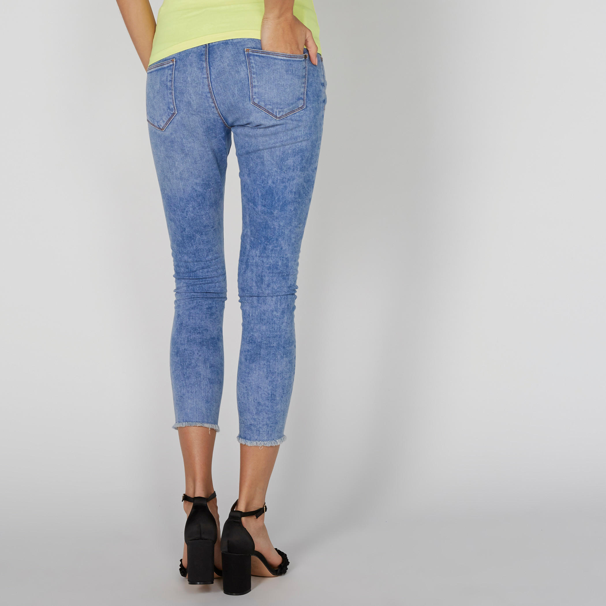 بنطال جينز قصير بجيوب-women-clothing-bottoms-jeans-image-1