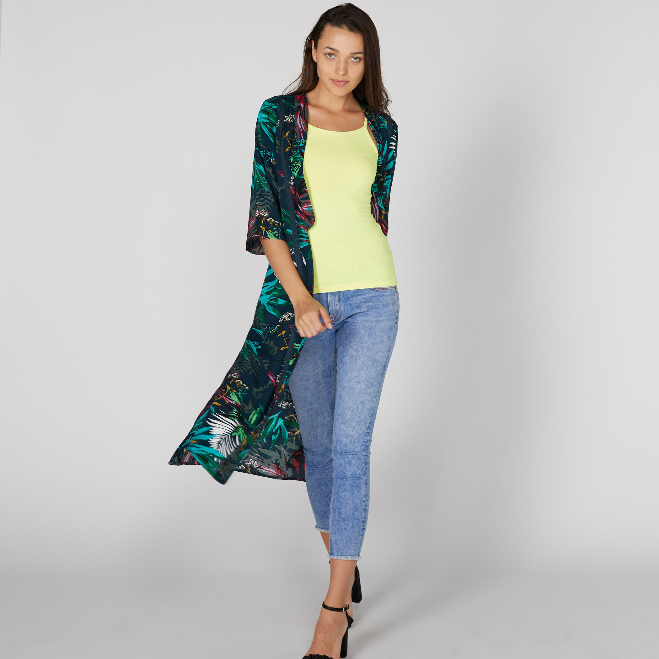 بنطال جينز قصير بجيوب-women-clothing-bottoms-jeans-image-2