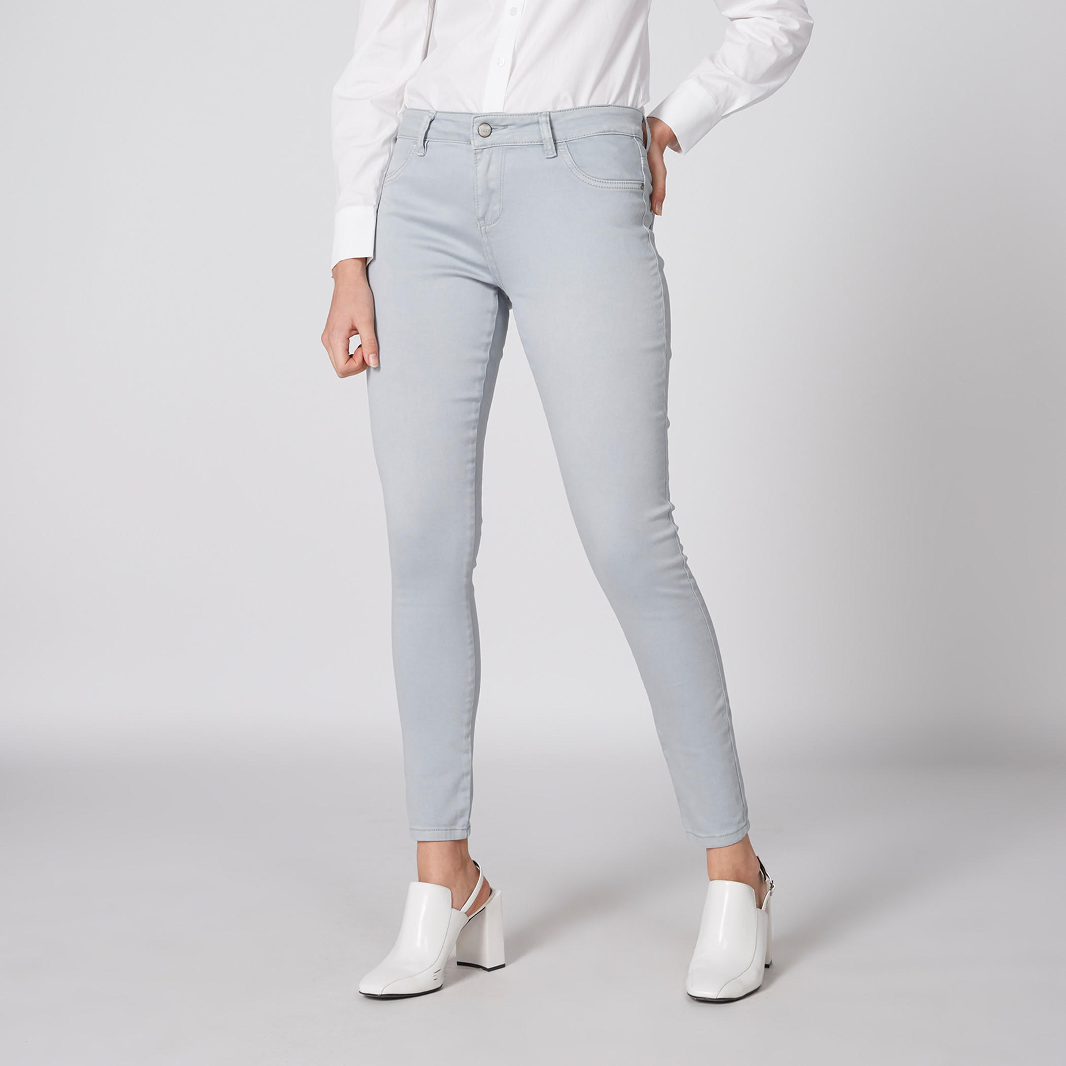 بنطال جينز طويل بزر إغلاق وجيوب-women-clothing-bottoms-jeans-image-3