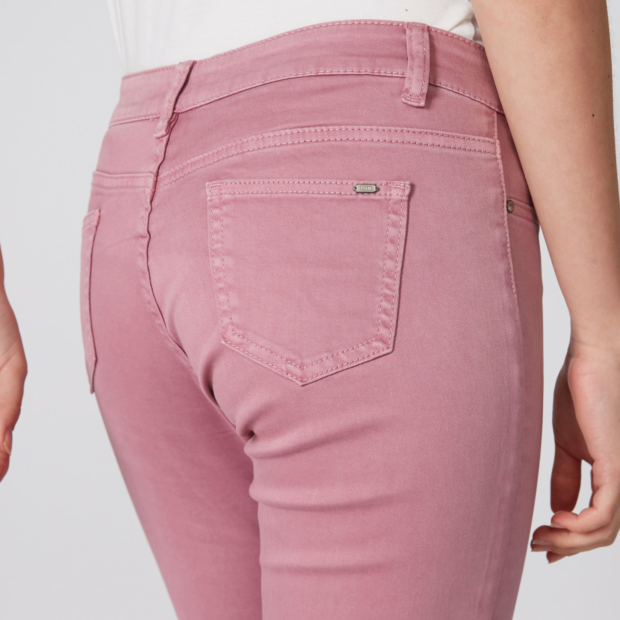 بنطال جينز طويل بزر إغلاق وجيوب-women-clothing-bottoms-jeans-image-4