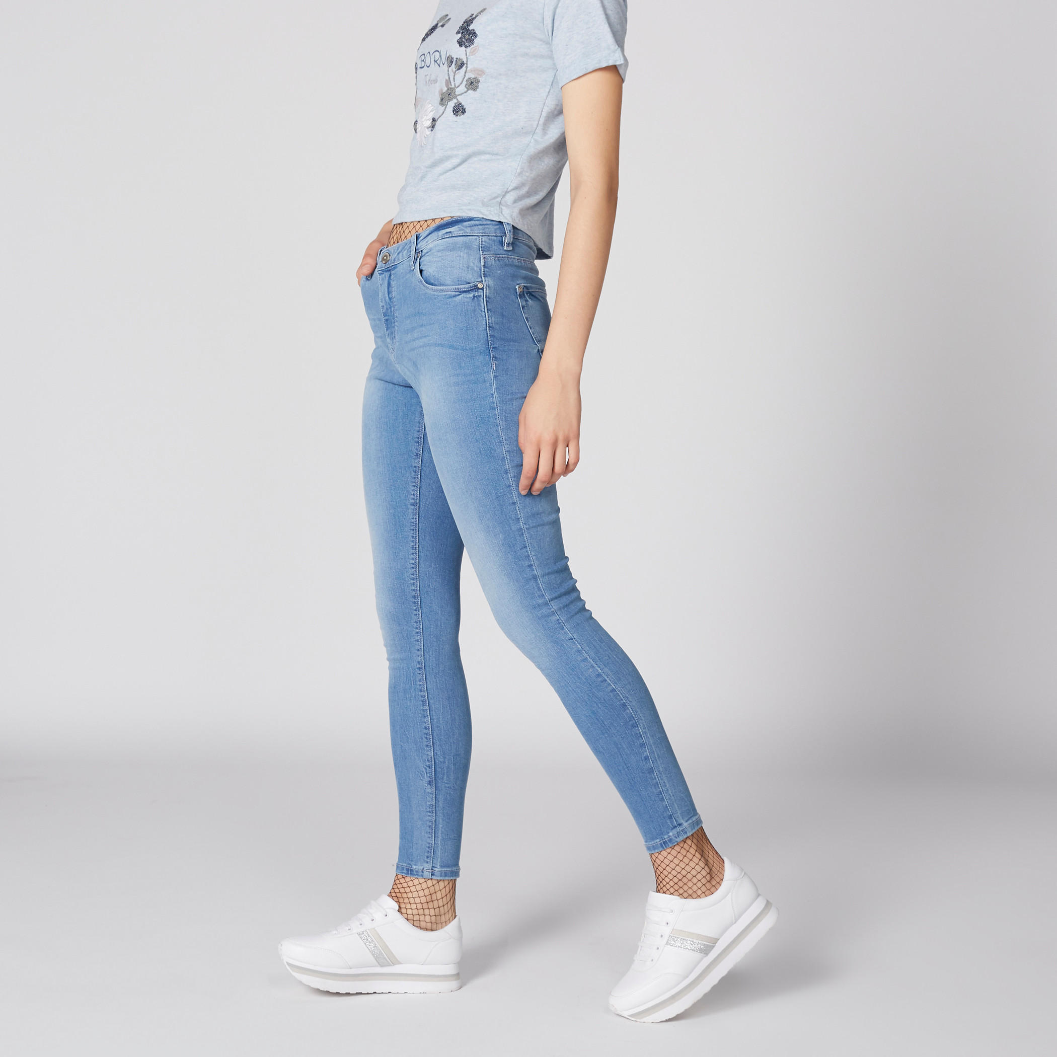 بنطال جينز طويل بزر وجيوب-women-clothing-bottoms-jeans-image-2