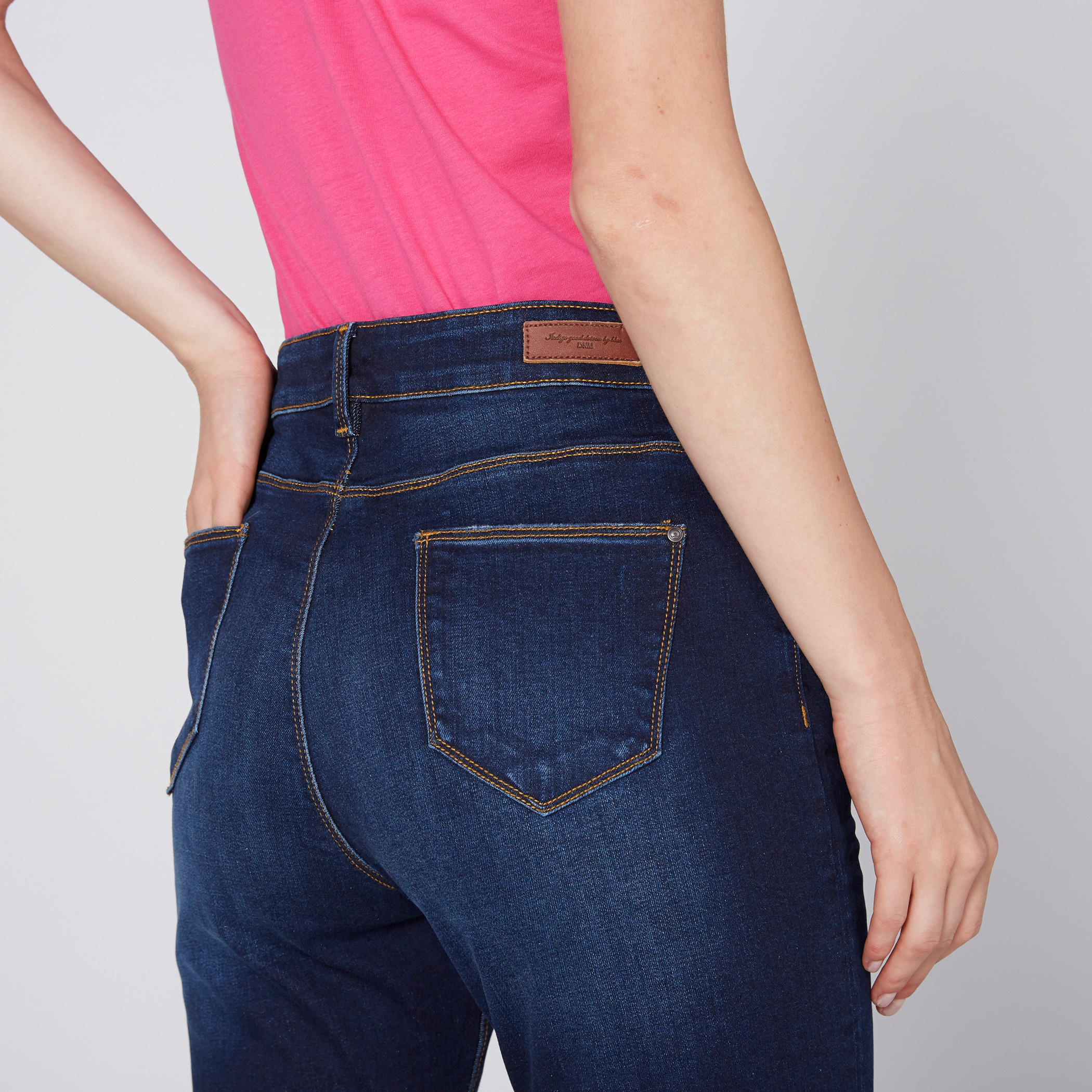 بنطال جينز طويل بزر إغلاق وجيوب-women-clothing-bottoms-jeans-image-4