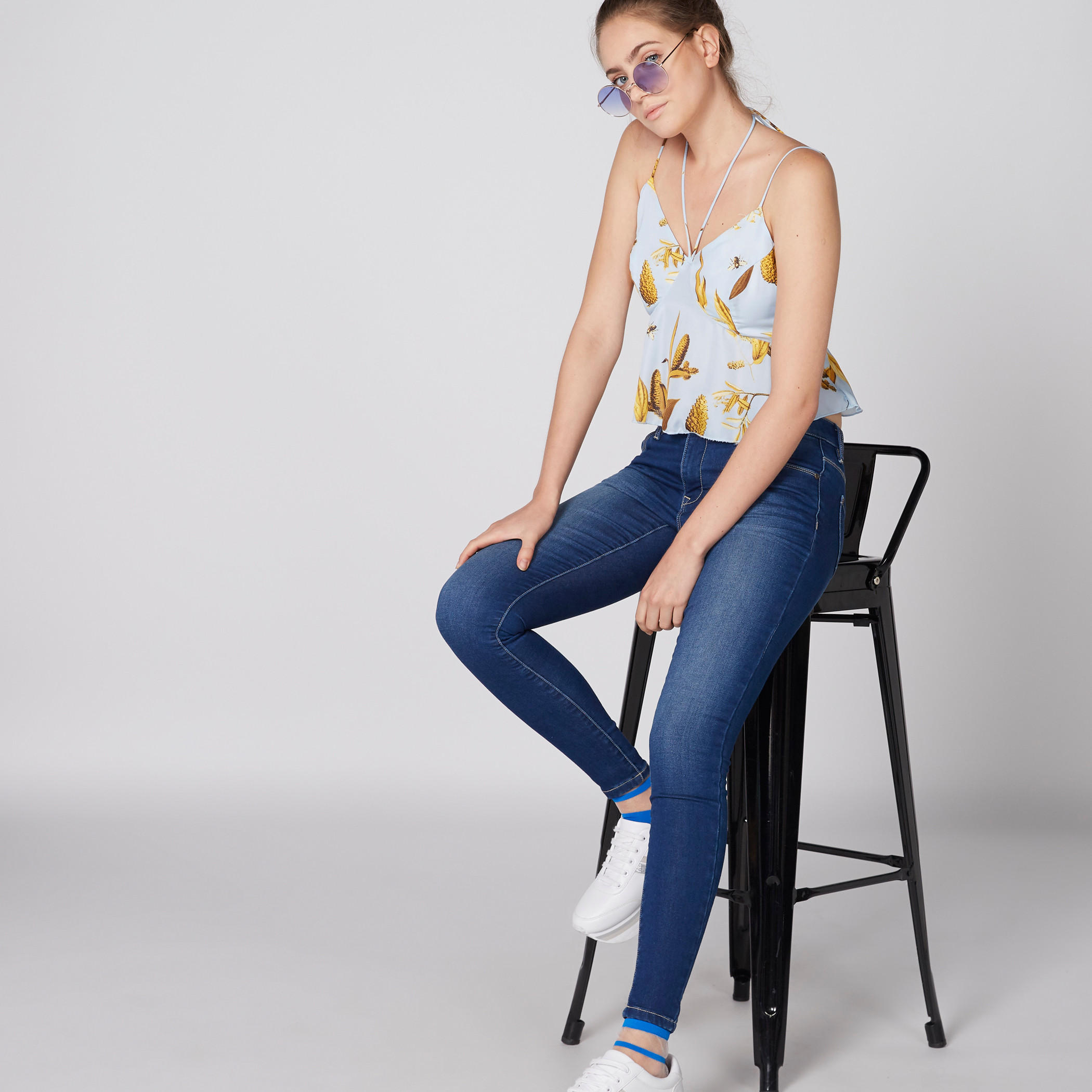 بنطال جينز طويل بزر إغلاق وجيوب-women-clothing-bottoms-jeans-image-1