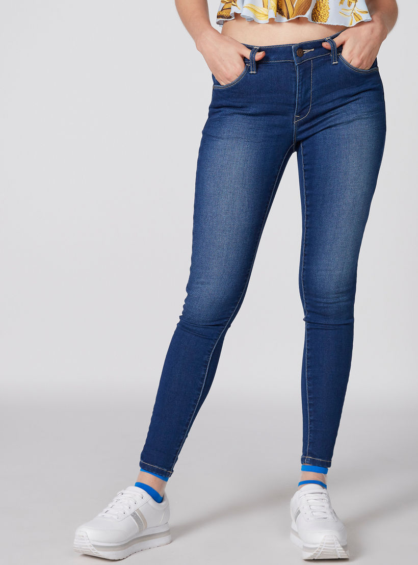 بنطال جينز طويل بزر إغلاق وجيوب-women-clothing-bottoms-jeans-image-3