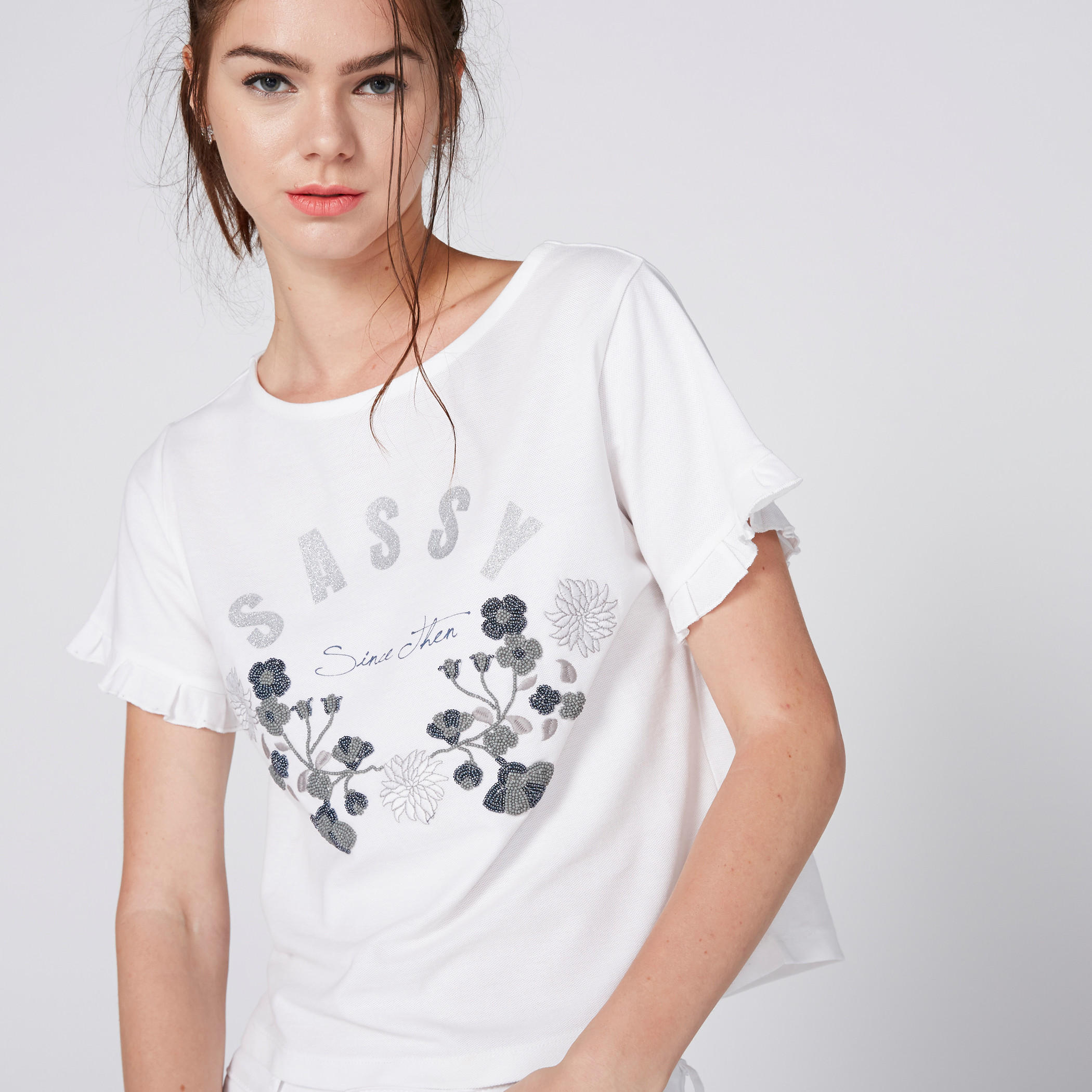 تيشيرت قصير مزيّن بأكمام قصيرة-women-clothing-tshirts-image-4