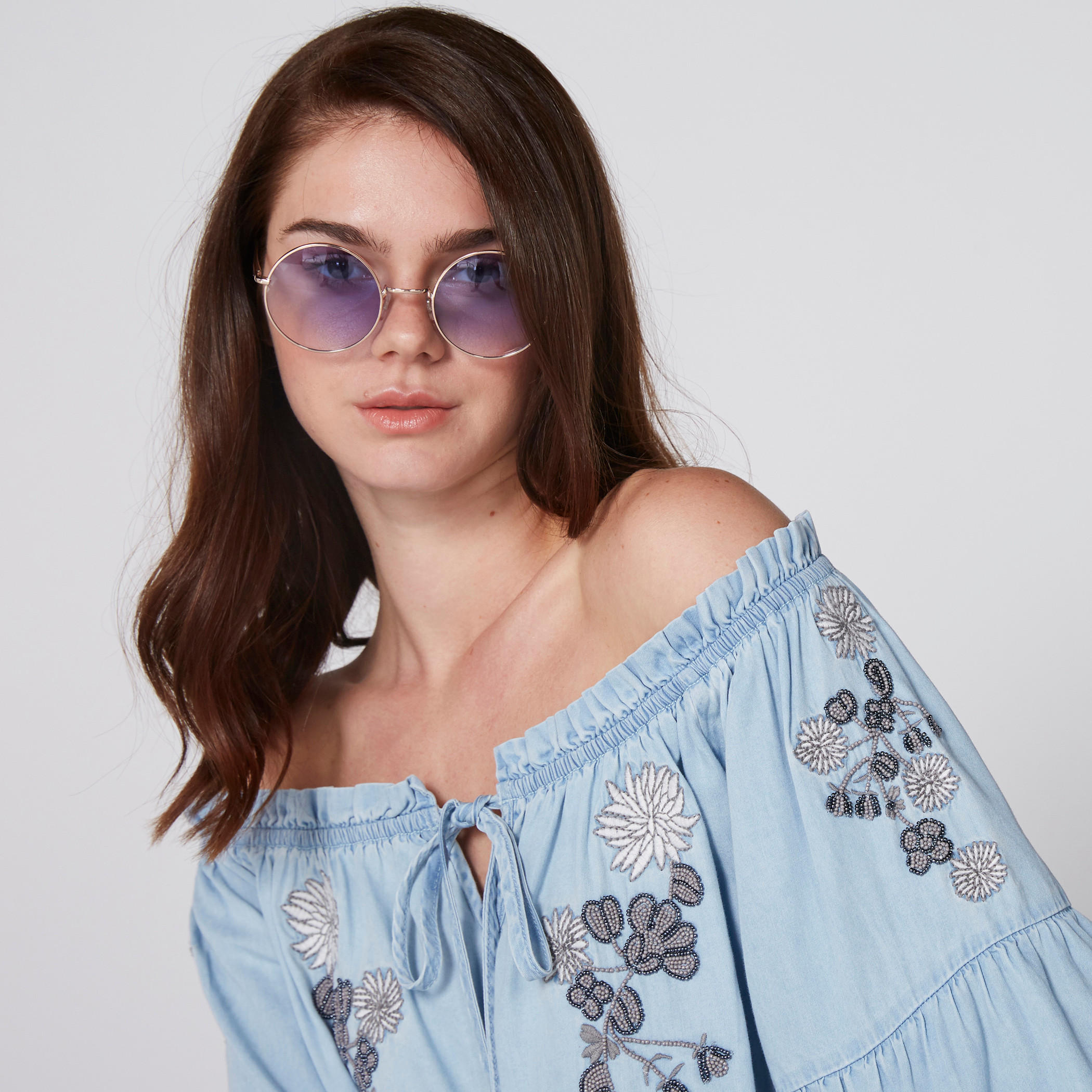بلوزة دينم مطرزة بأكتاف مكشوفة وأكمام واسعة وأربطة-women-clothing-shirtsandblouses-blouses-image-1