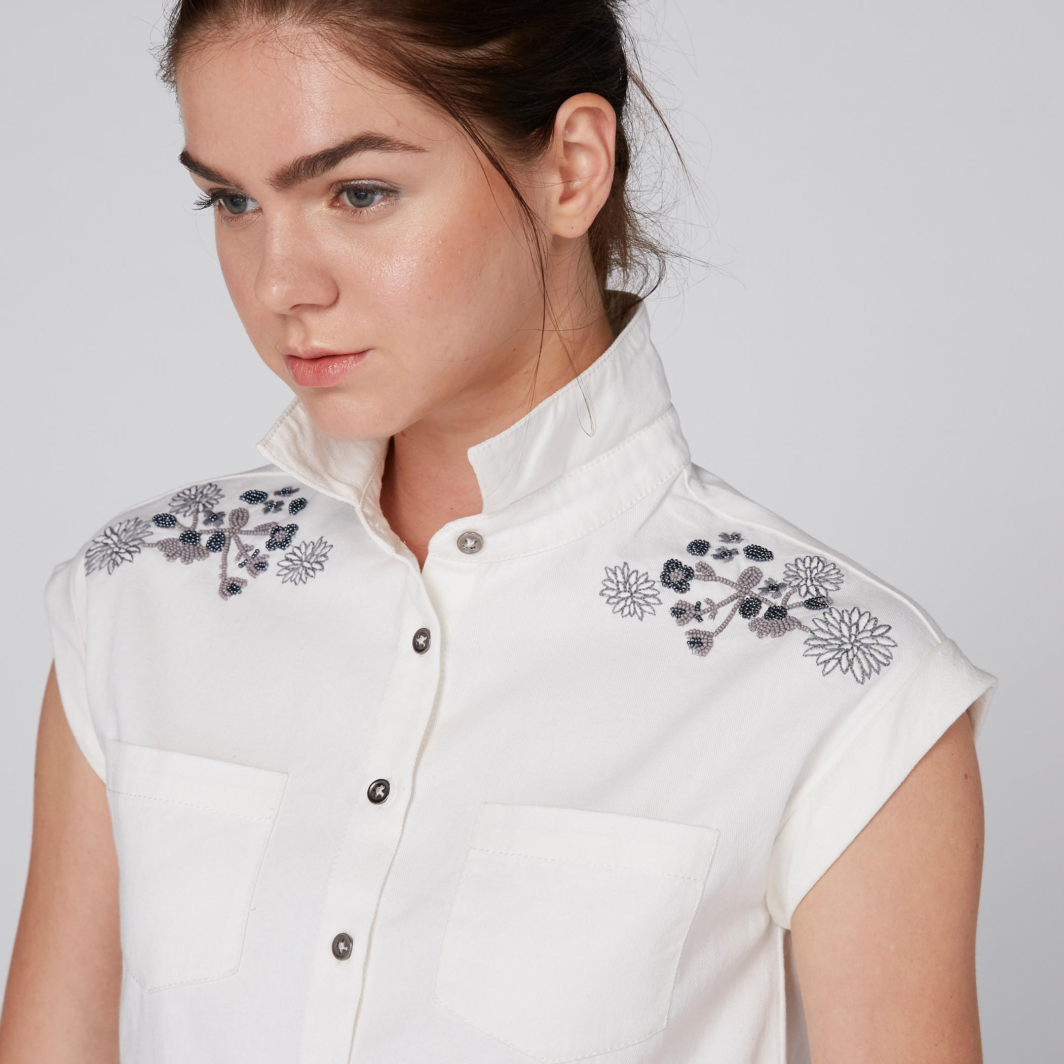 قميص مطرّز بأكمام متصلة وجيوب-women-clothing-shirtsandblouses-shirts-image-4