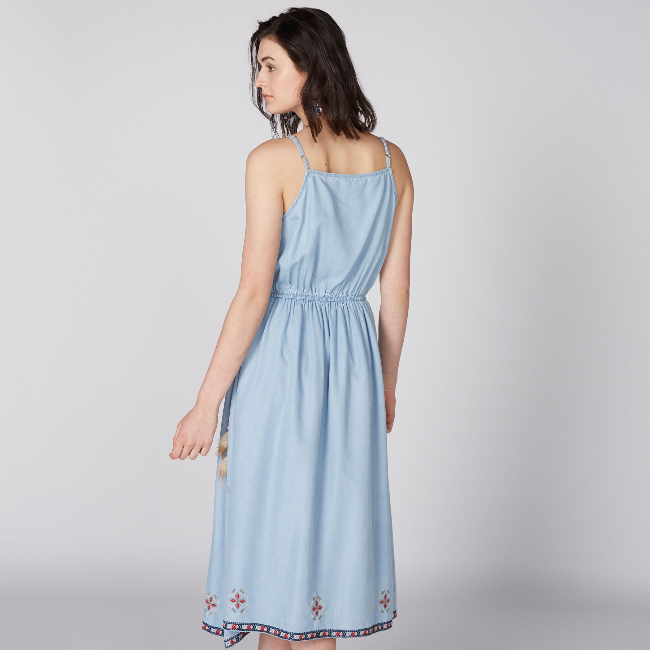 فستان متوسط الطول ومطرّز برباط وشرّابات-women-clothing-dresses-image-3