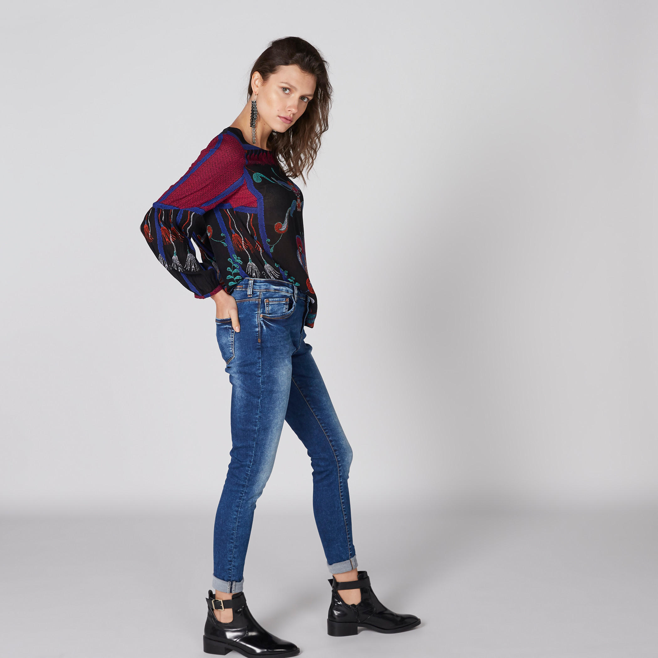 بنطال جينز طويل بتفاصيل جيب-women-clothing-bottoms-jeans-image-2