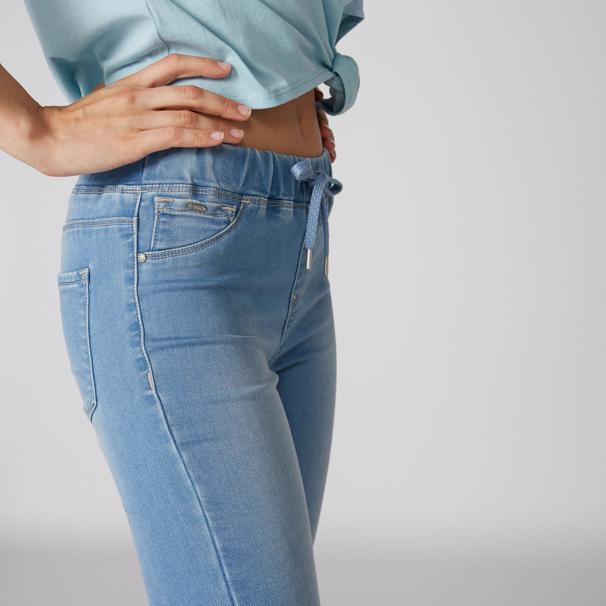 بنطال جينز طويل بخصر مطاطي وقصة سكيني-women-clothing-bottoms-leggings-image-4