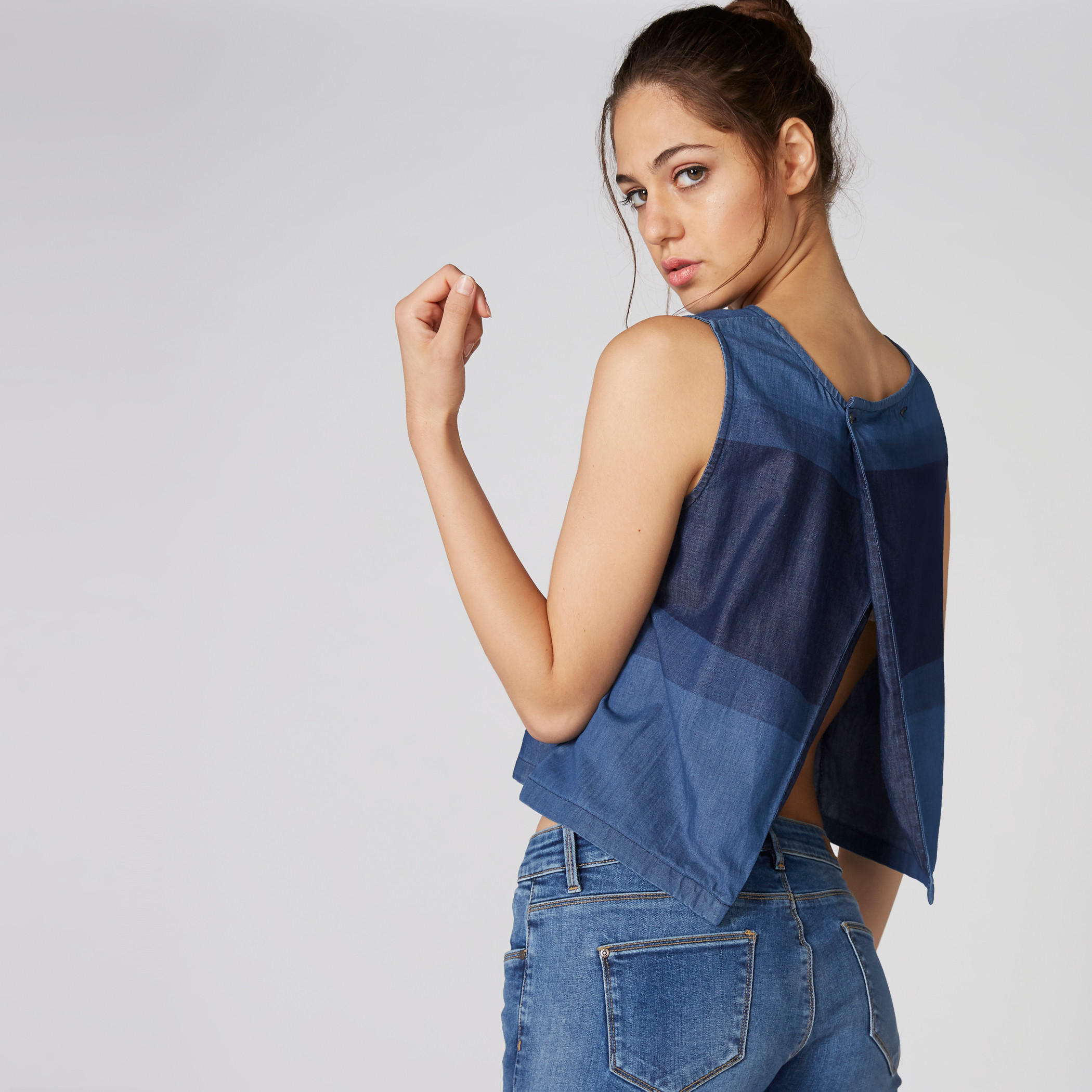 Sleeveless Top with Round Neck and Button Closure-women-clothing-shirtsandblouses-blouses-image-1