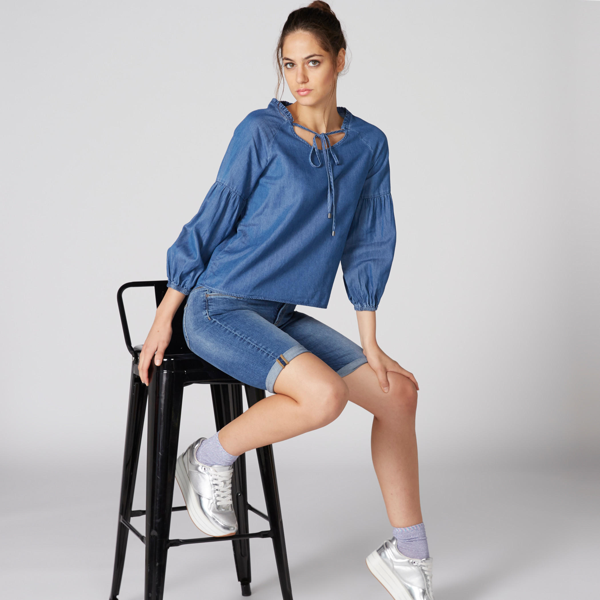 بلوزة من الدينم بتفاصيل كشكش وأربطة-women-clothing-shirtsandblouses-blouses-image-1