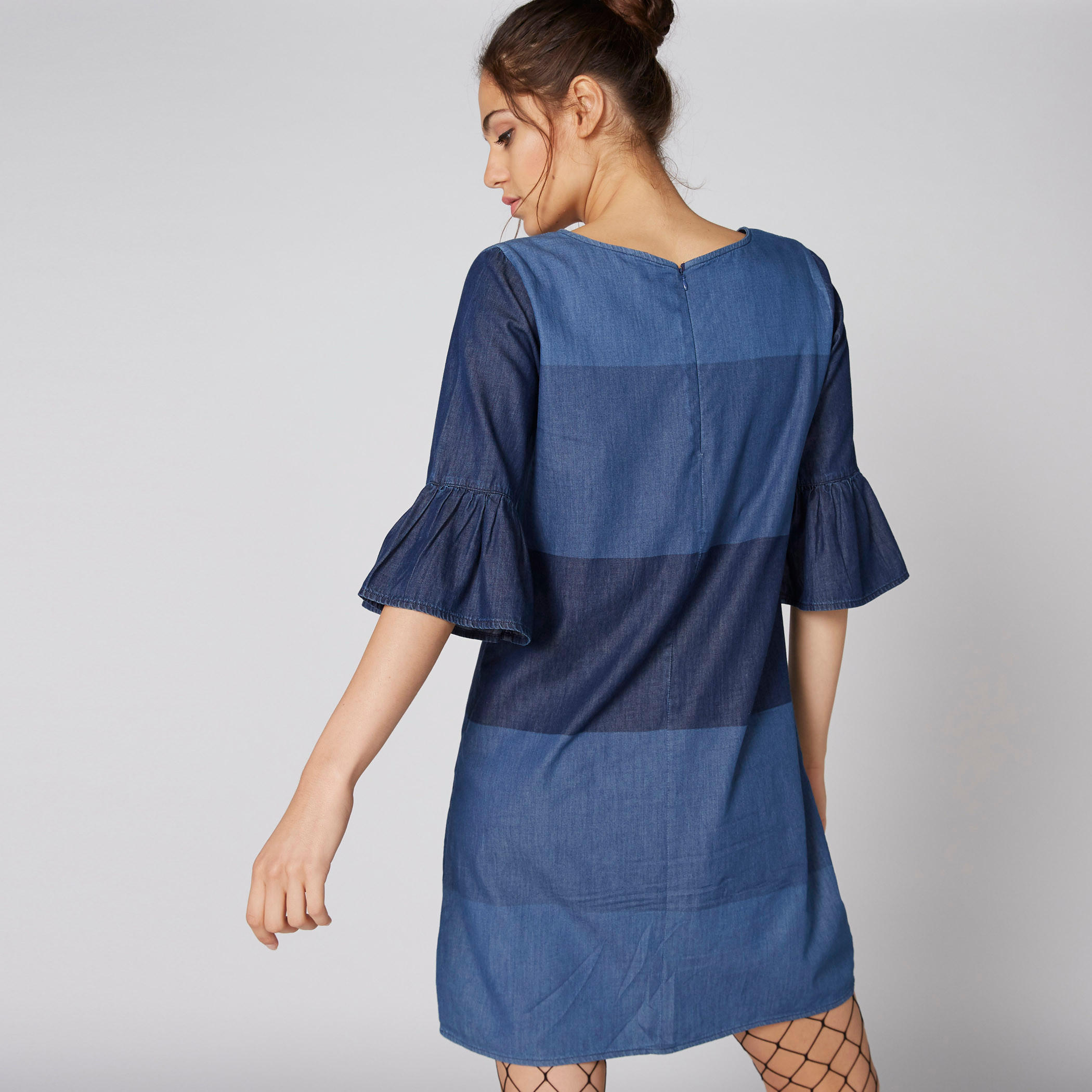 فستان من الدينم متوسط الطول بأكمام 3/4 وياقة مستديرة-women-clothing-dresses-image-2