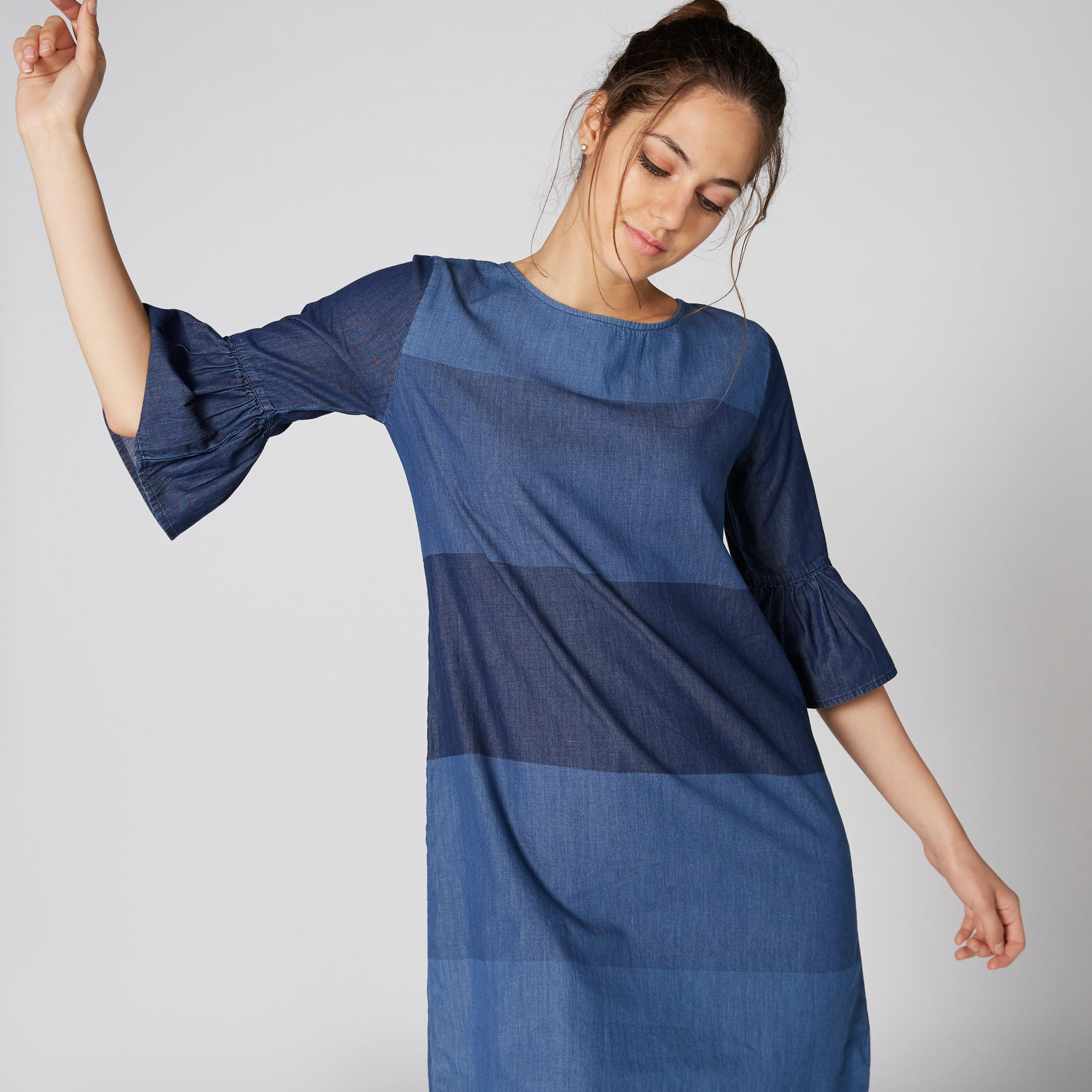 فستان من الدينم متوسط الطول بأكمام 3/4 وياقة مستديرة-women-clothing-dresses-image-3