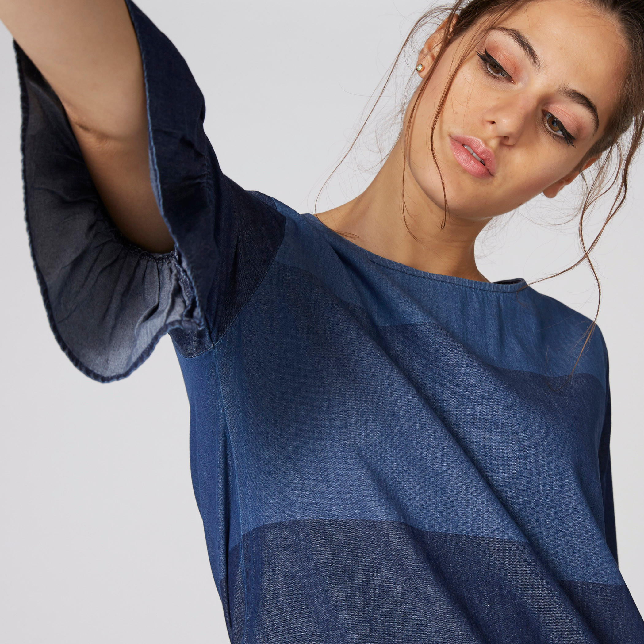 فستان من الدينم متوسط الطول بأكمام 3/4 وياقة مستديرة-women-clothing-dresses-image-4