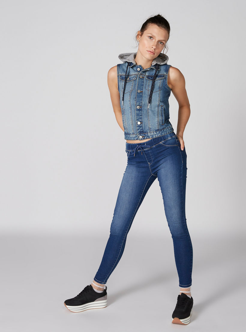 جاكيت دنيم دون أكمام بقبعة وأزرار-women-winterwear-coatsandjackets-jackets-image-2