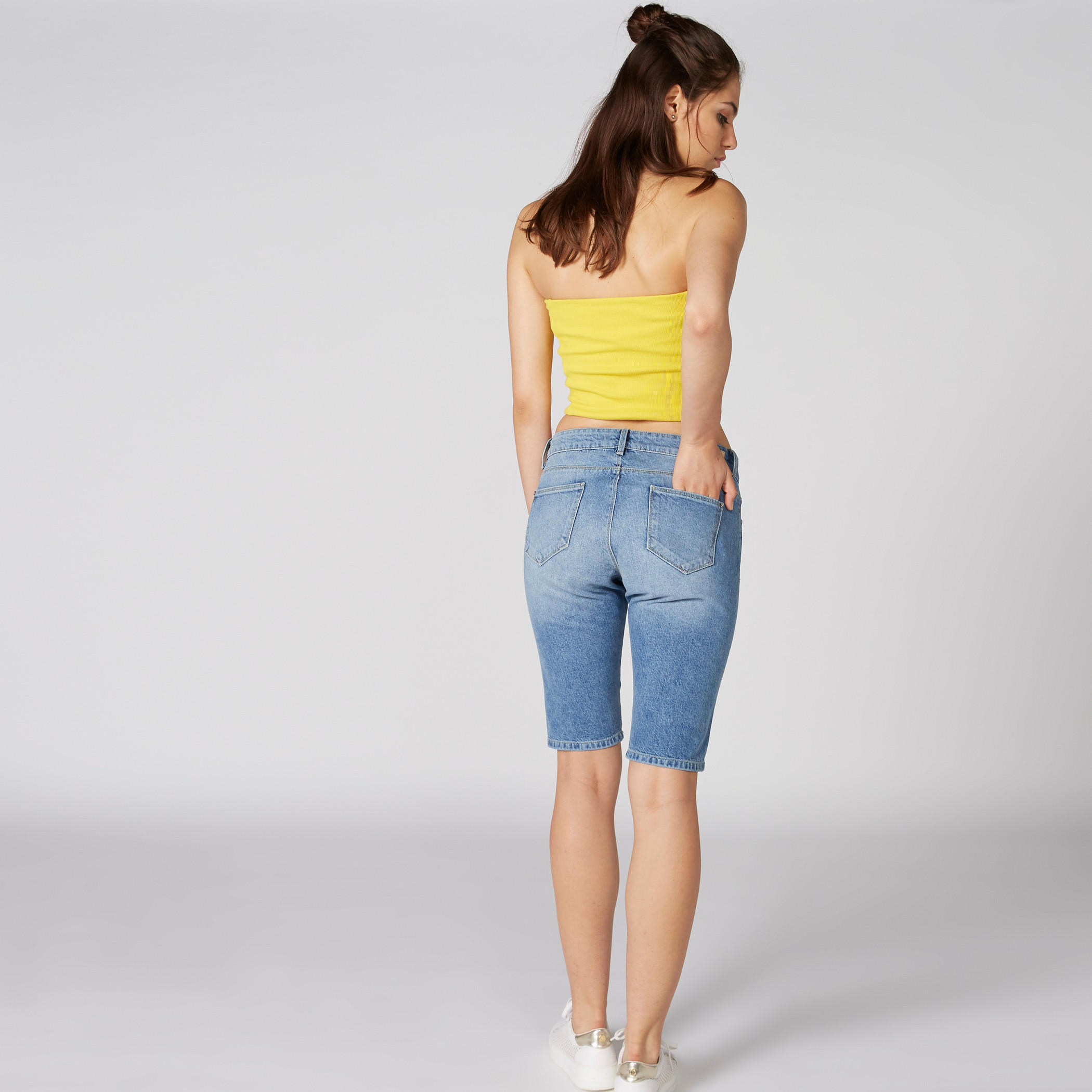 شورت من الدينم بزر إغلاق وجيوب-women-clothing-bottoms-shorts-image-2