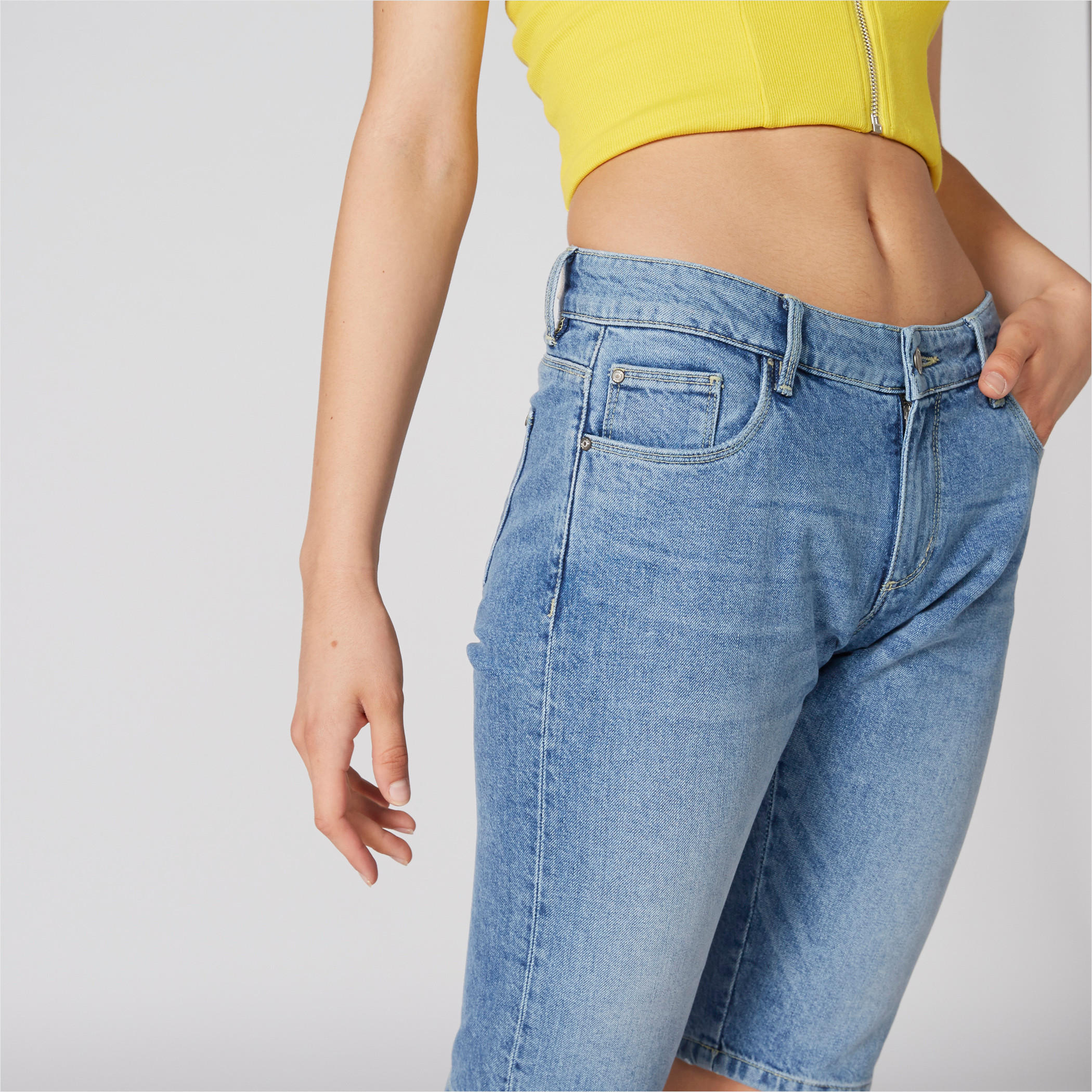 شورت من الدينم بزر إغلاق وجيوب-women-clothing-bottoms-shorts-image-4
