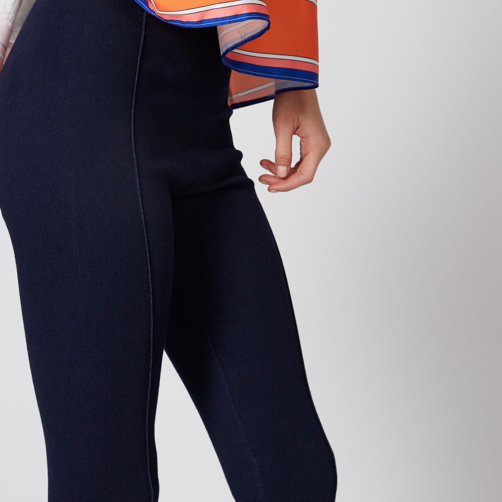 بنطال بقصّة ضيّقة وخصر مرتفع-women-clothing-bottoms-leggings-image-4