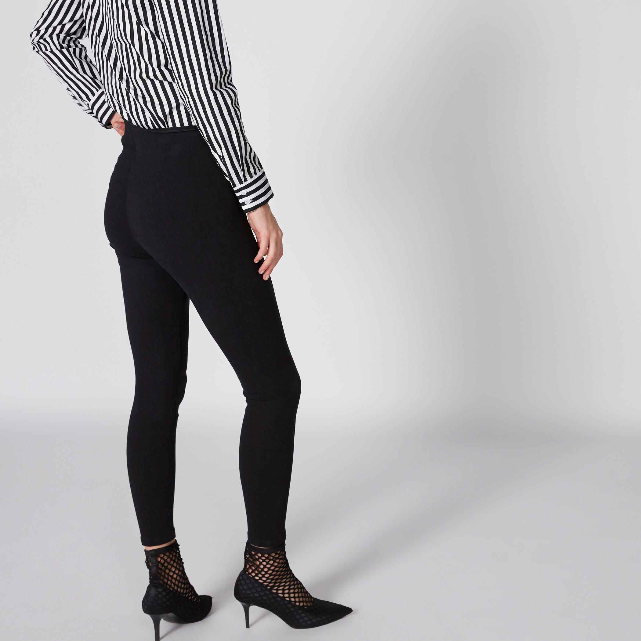 بنطال بقصّة ضيّقة وخصر مرتفع-women-clothing-bottoms-leggings-image-2