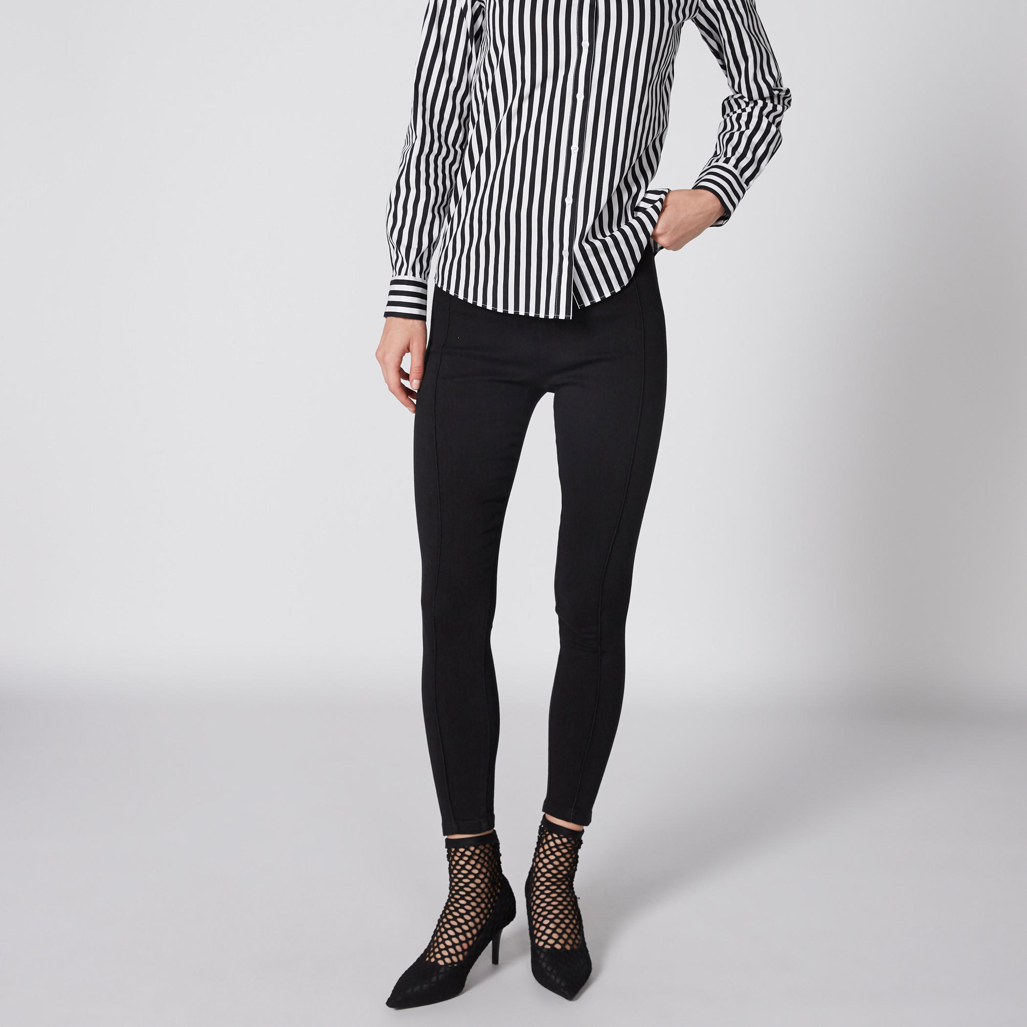 بنطال بقصّة ضيّقة وخصر مرتفع-women-clothing-bottoms-leggings-image-3