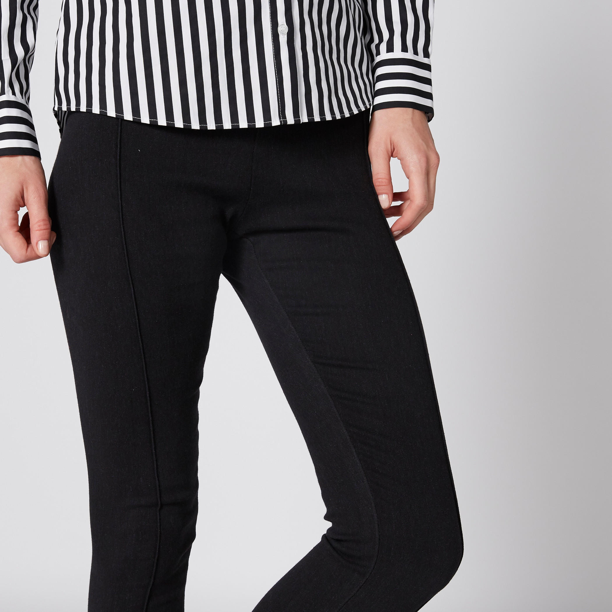 بنطال بقصّة ضيّقة وخصر مرتفع-women-clothing-bottoms-leggings-image-4