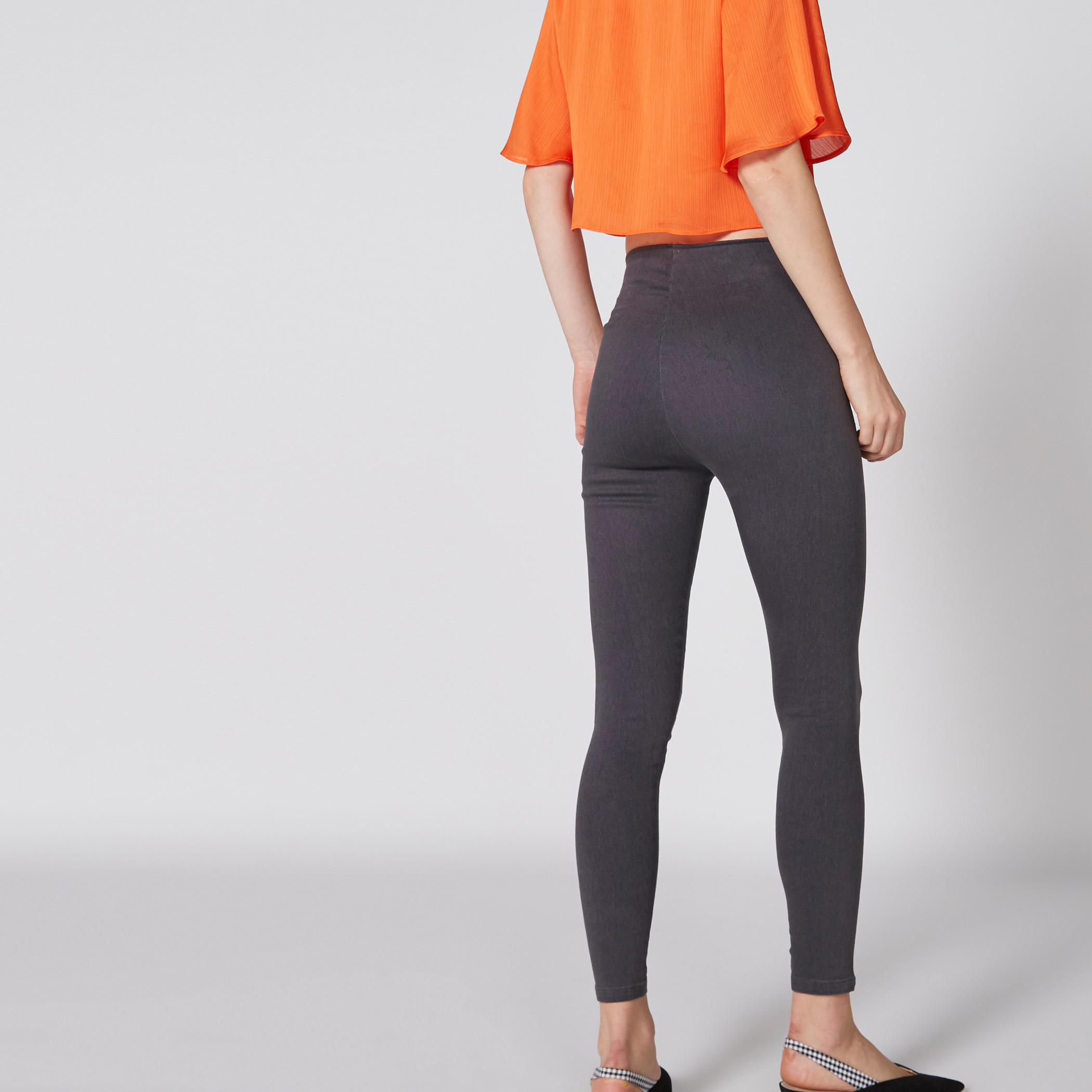 بنطال بقصّة ضيّقة وخصر مرتفع-women-clothing-bottoms-leggings-image-2