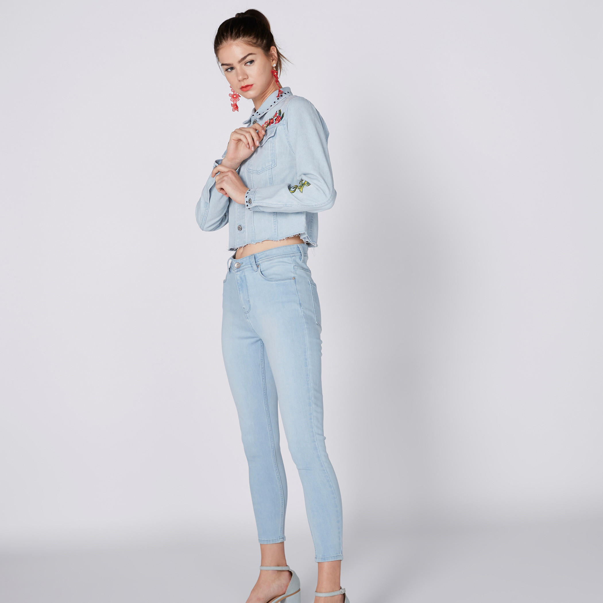 بنطال جينز طويل بخصر متوسط الارتفاع وجيوب-women-clothing-bottoms-jeans-image-4