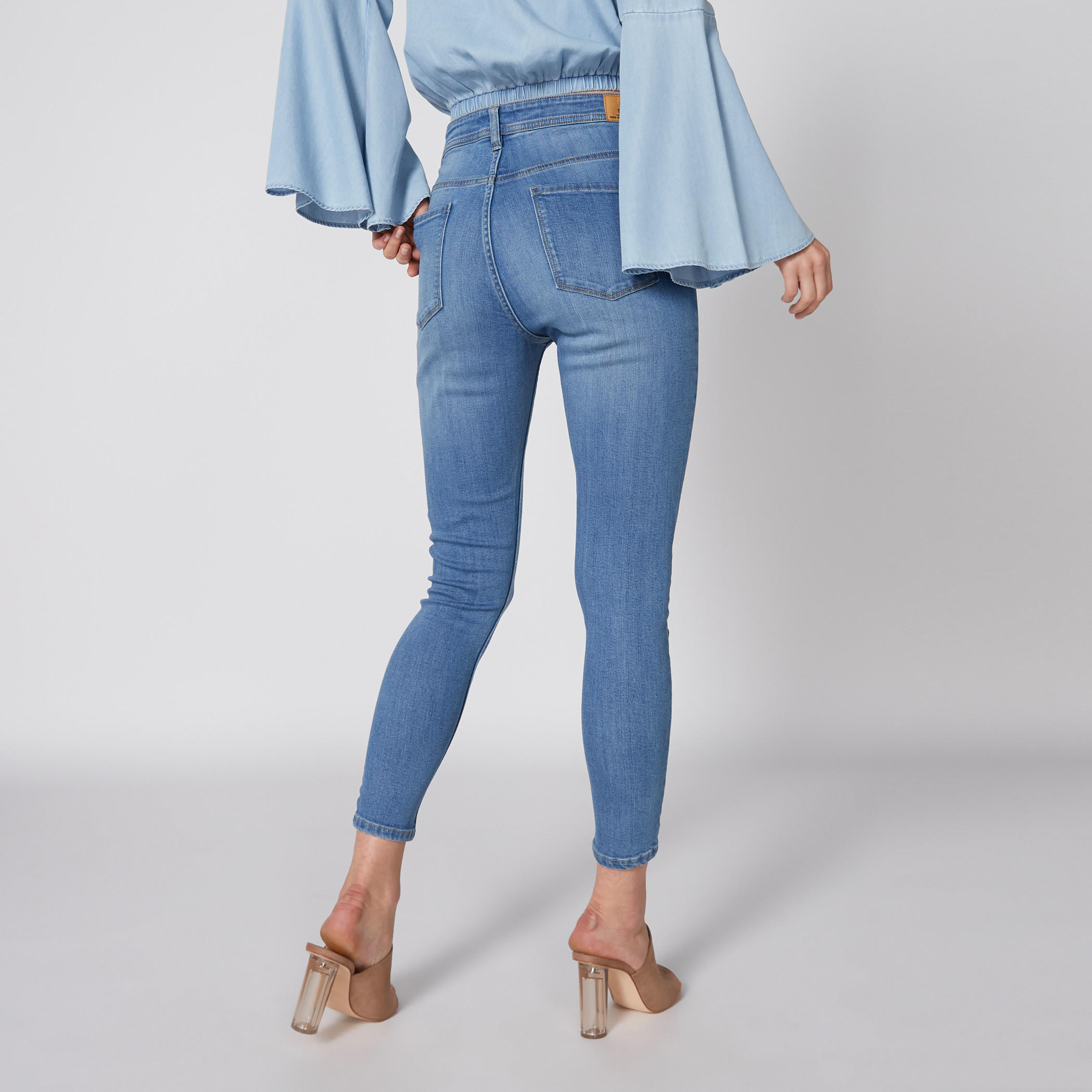 بنطال جينز طويل بزر وجيوب-women-clothing-bottoms-jeans-image-3