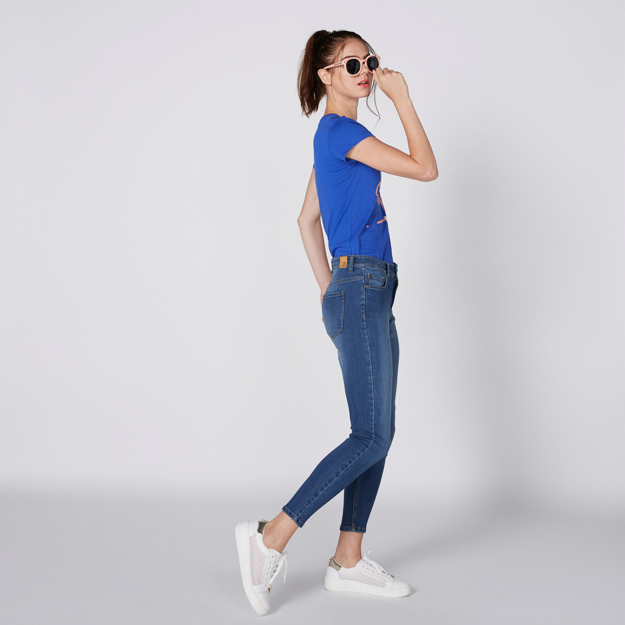 بنطال جينز بخصر متوسط الارتفاع وجيوب وزر إغلاق-women-clothing-bottoms-jeans-image-4
