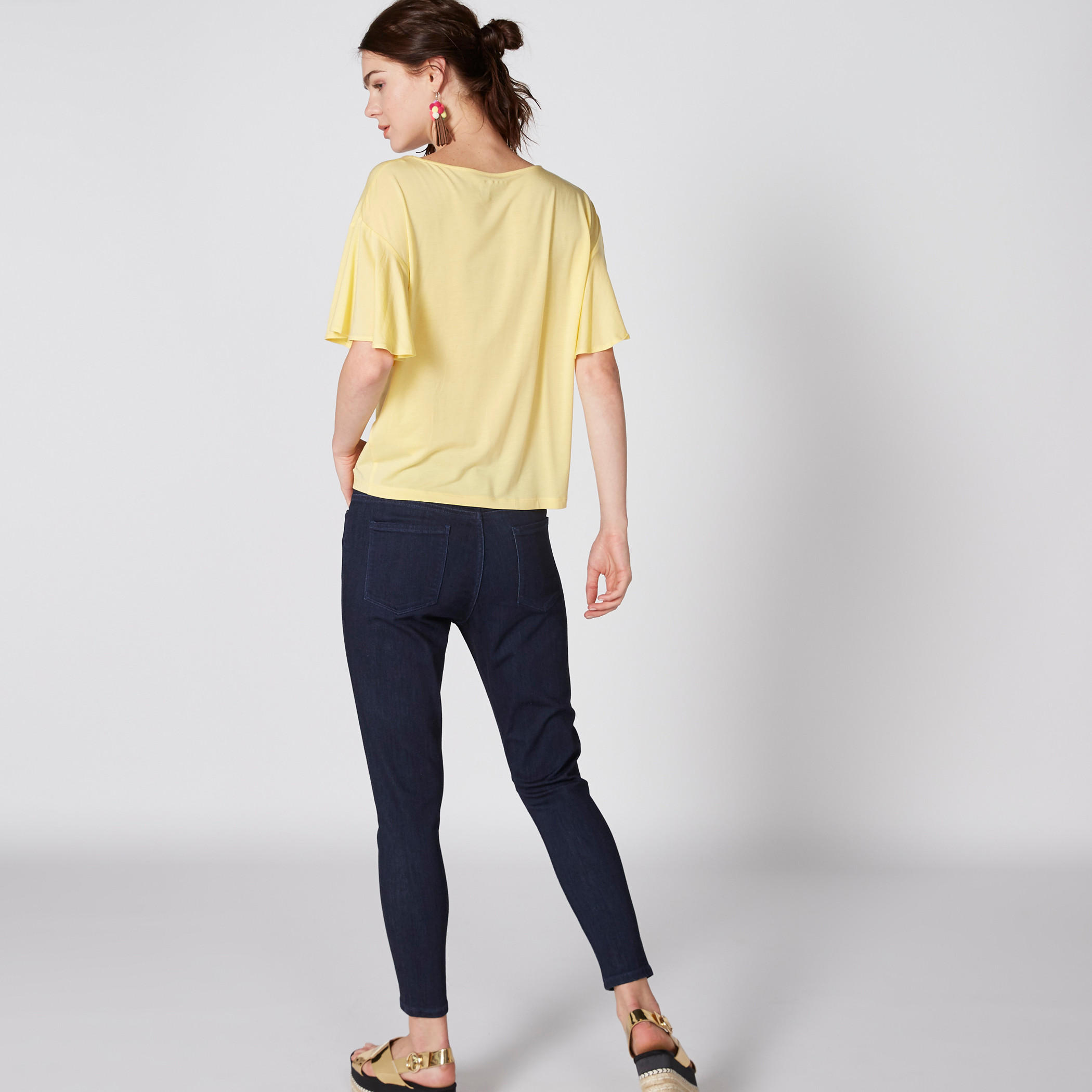 بِنطال جينز طويل بزر إغلاق وجيوب-women-clothing-bottoms-jeans-image-3