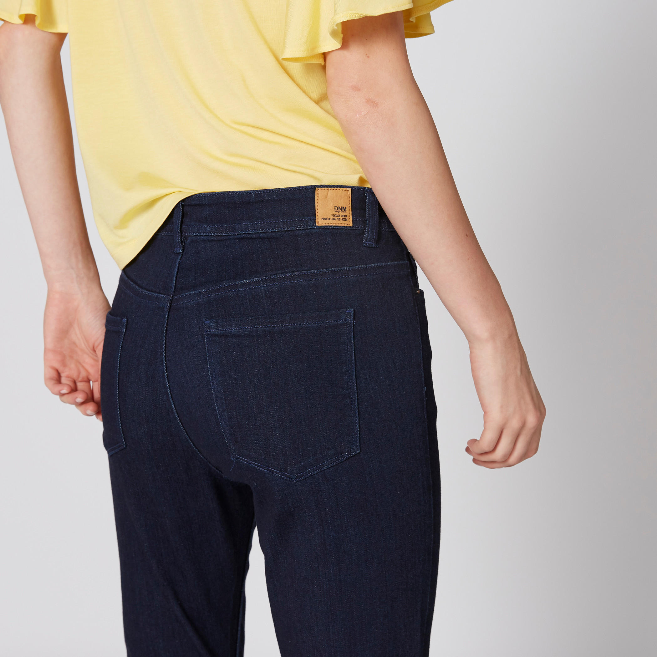 بِنطال جينز طويل بزر إغلاق وجيوب-women-clothing-bottoms-jeans-image-4