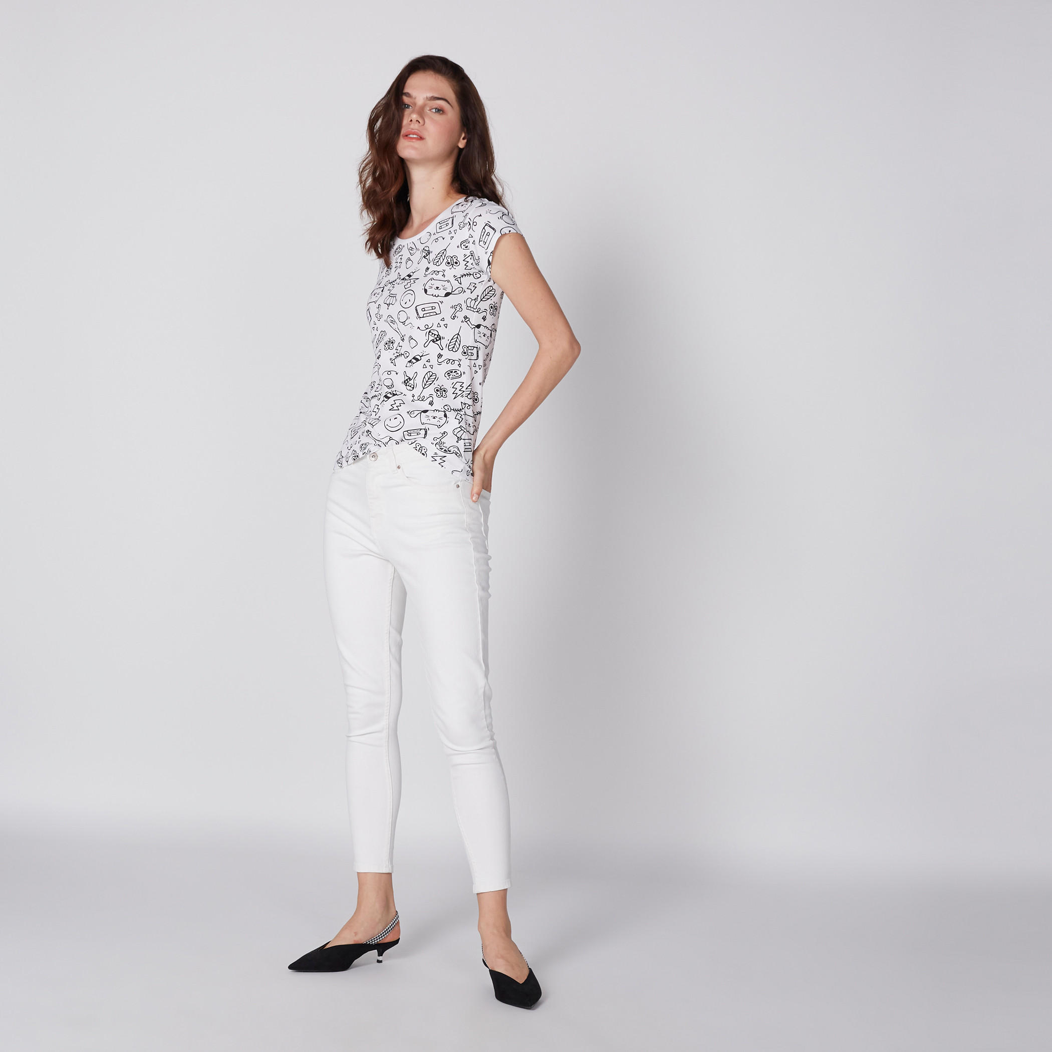 بنطال جينز طويل بزر إغلاق وجيوب-women-clothing-bottoms-jeans-image-2