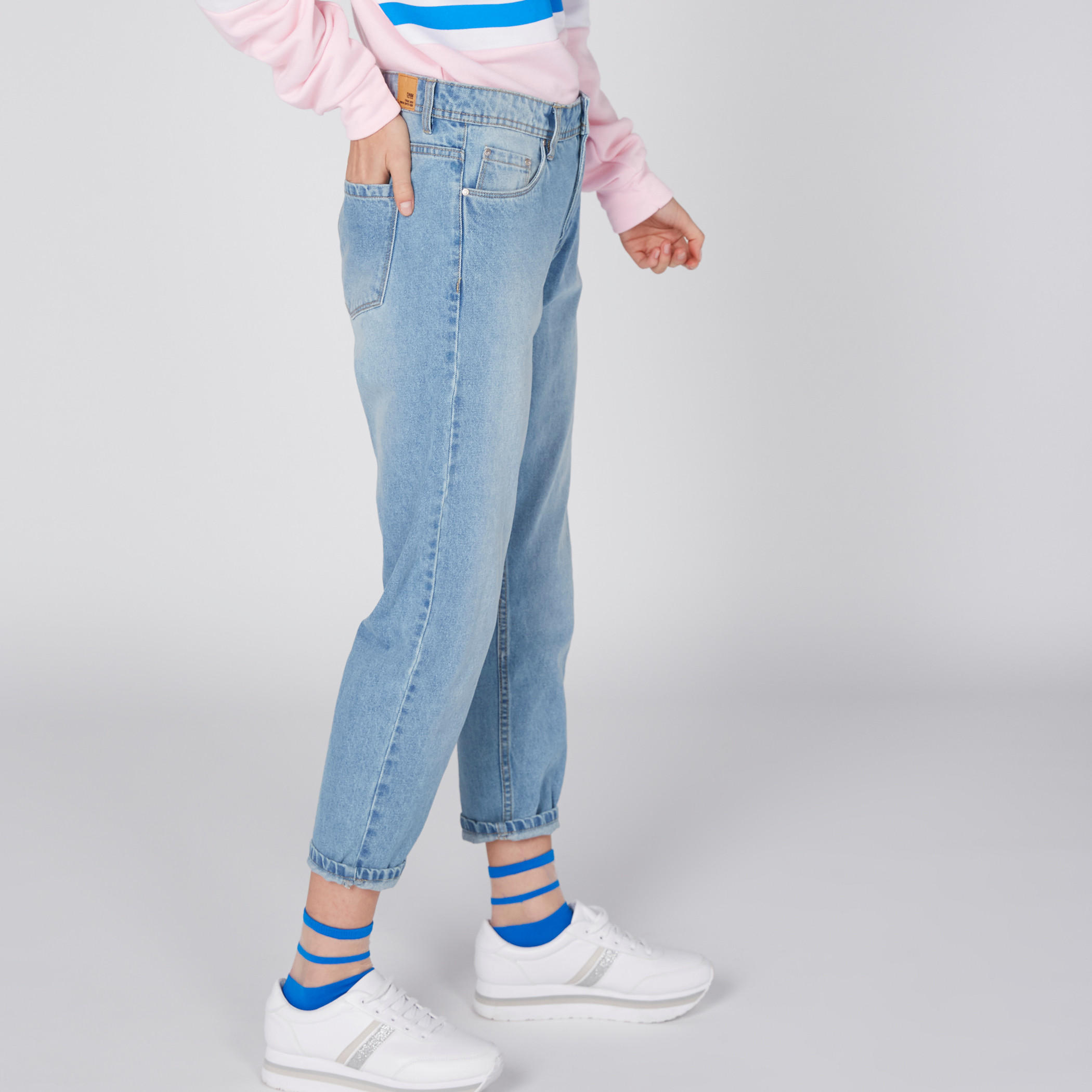 بنطال جينز قصير بزر إغلاق وجيوب-women-clothing-bottoms-jeans-image-3