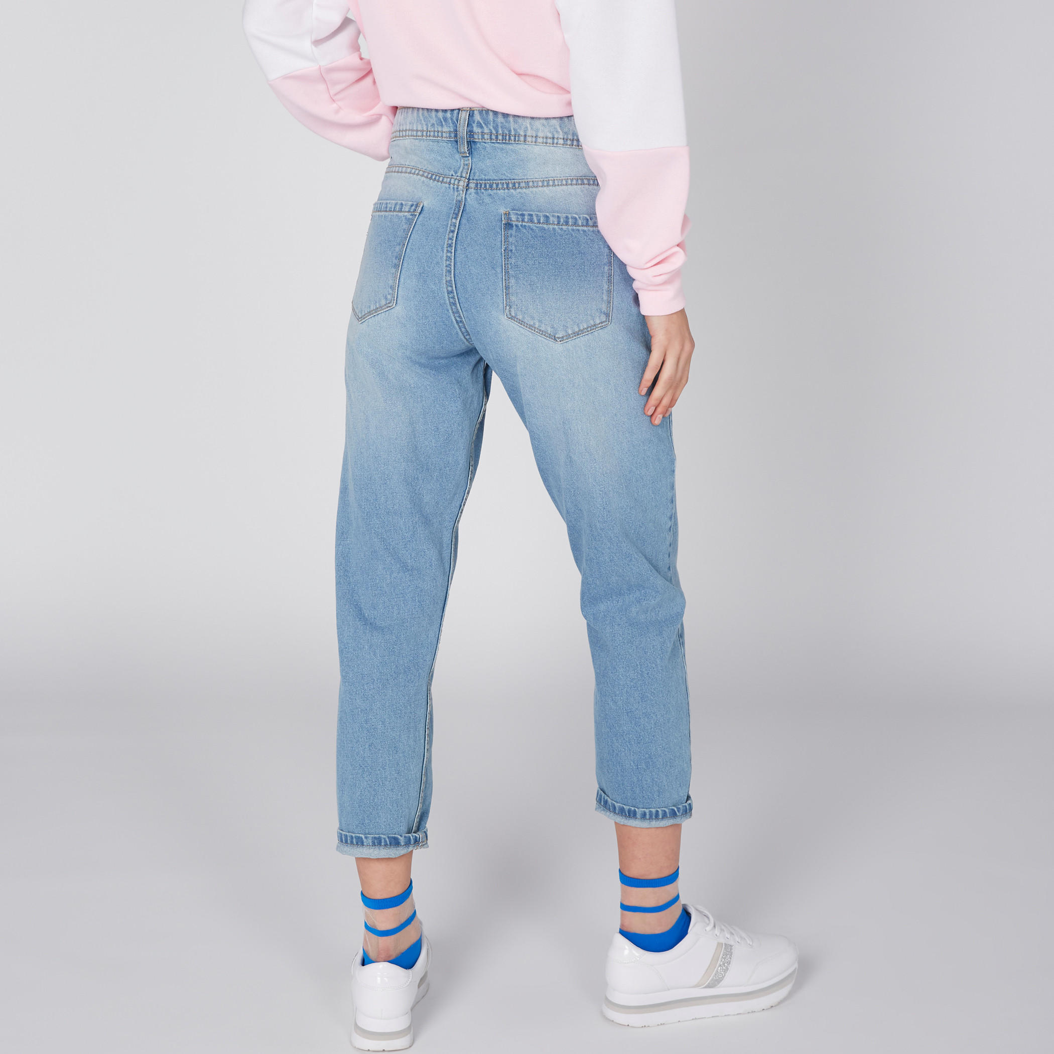 بنطال جينز قصير بزر إغلاق وجيوب-women-clothing-bottoms-jeans-image-5