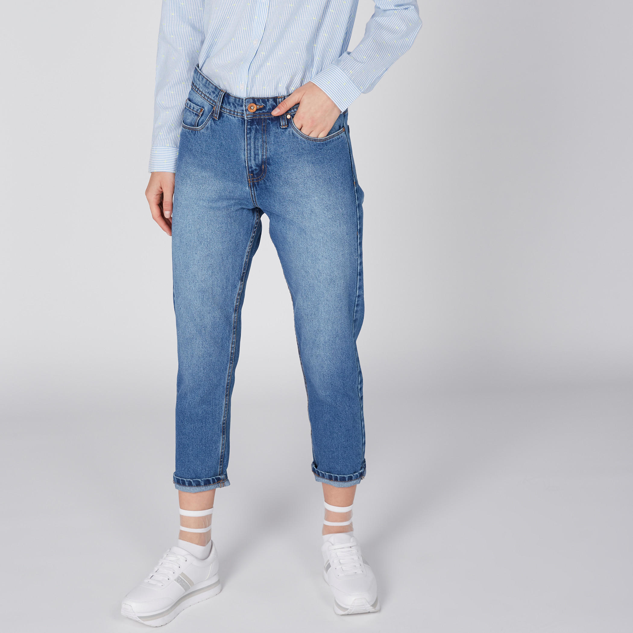 بنطال جينز قصير بزر إغلاق وجيوب-women-clothing-bottoms-jeans-image-1