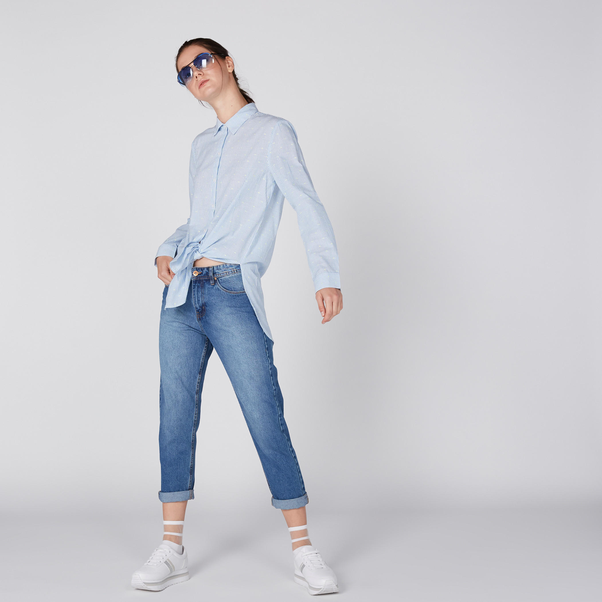 بنطال جينز قصير بزر إغلاق وجيوب-women-clothing-bottoms-jeans-image-2
