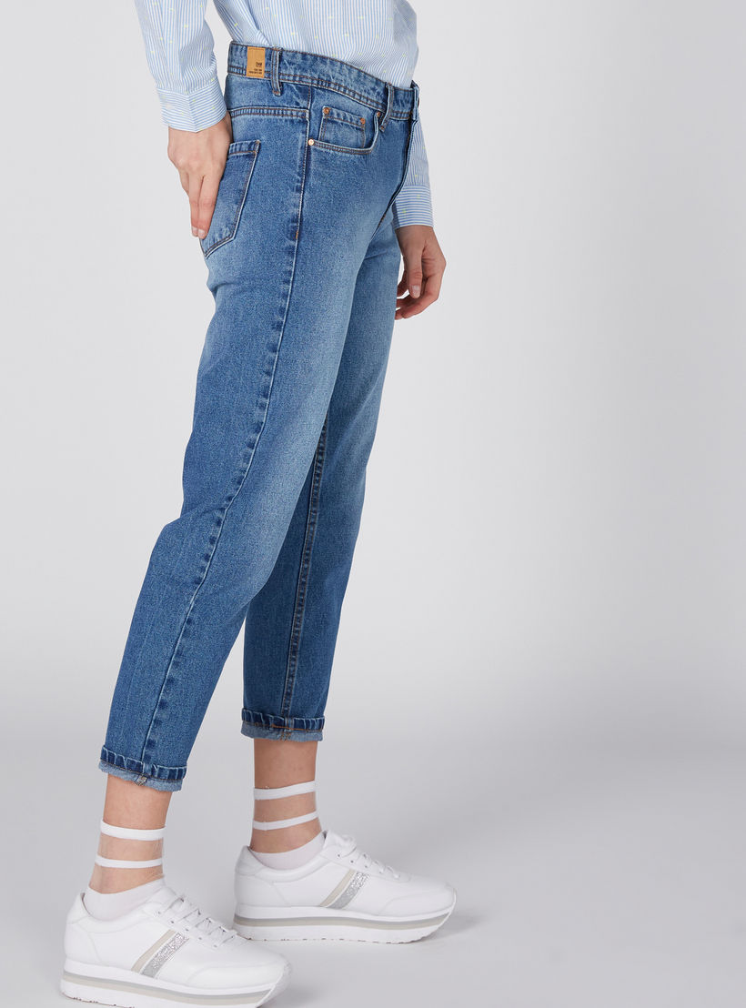 بنطال جينز قصير بزر إغلاق وجيوب-women-clothing-bottoms-jeans-image-3