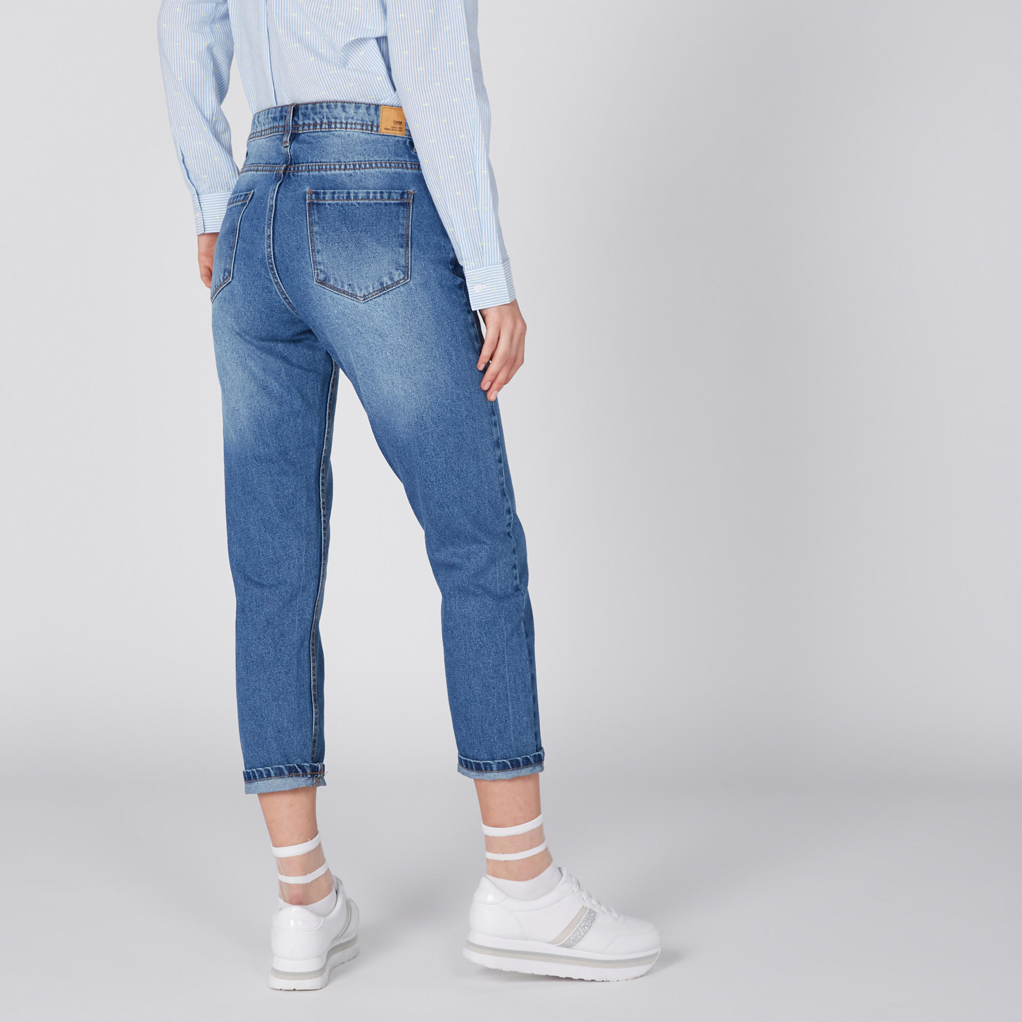 بنطال جينز قصير بزر إغلاق وجيوب-women-clothing-bottoms-jeans-image-5