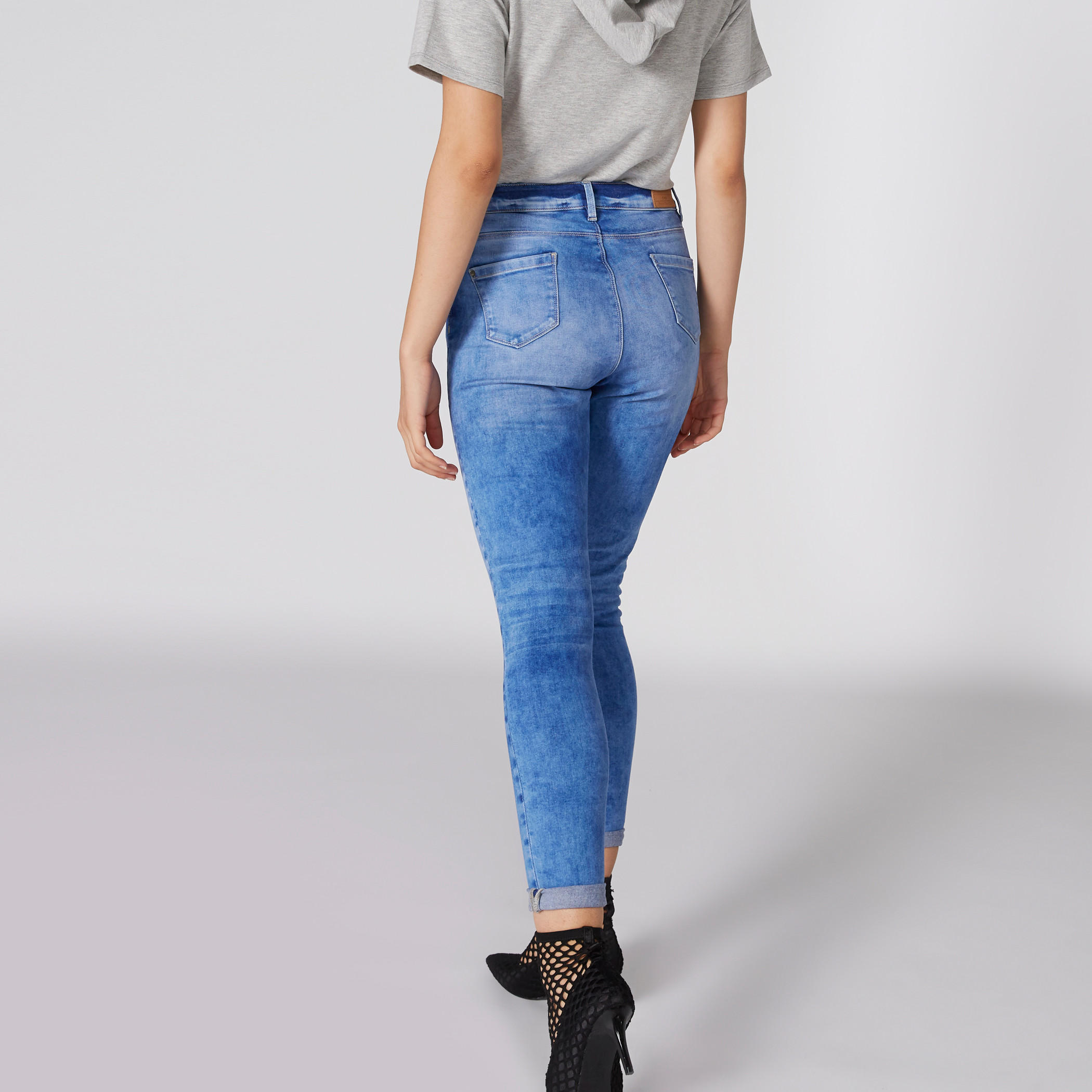 بنطال جينز طويل بزر وجيوب-women-clothing-bottoms-jeans-image-2
