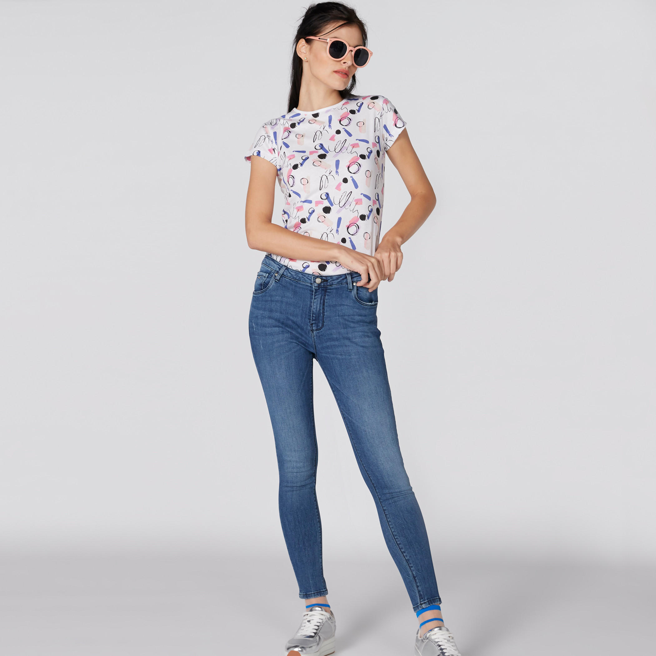 بنطال جينز طويل بزر إغلاق وجيوب-women-clothing-bottoms-jeans-image-3