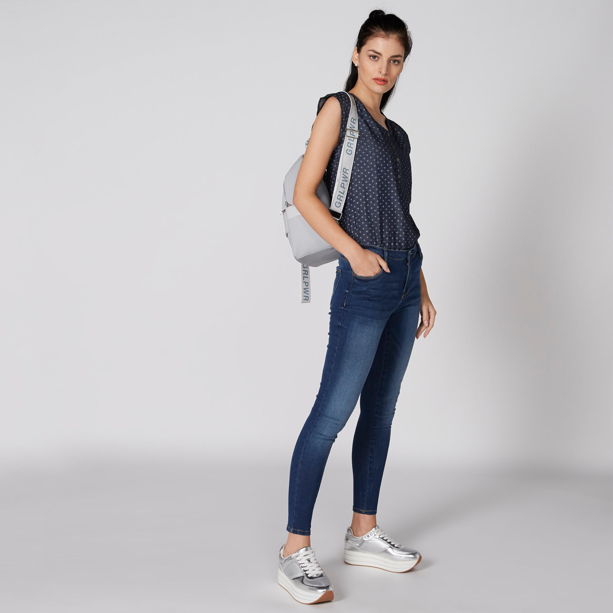 بنطال جينز طويل بزر إغلاق وجيوب-women-clothing-bottoms-jeans-image-1