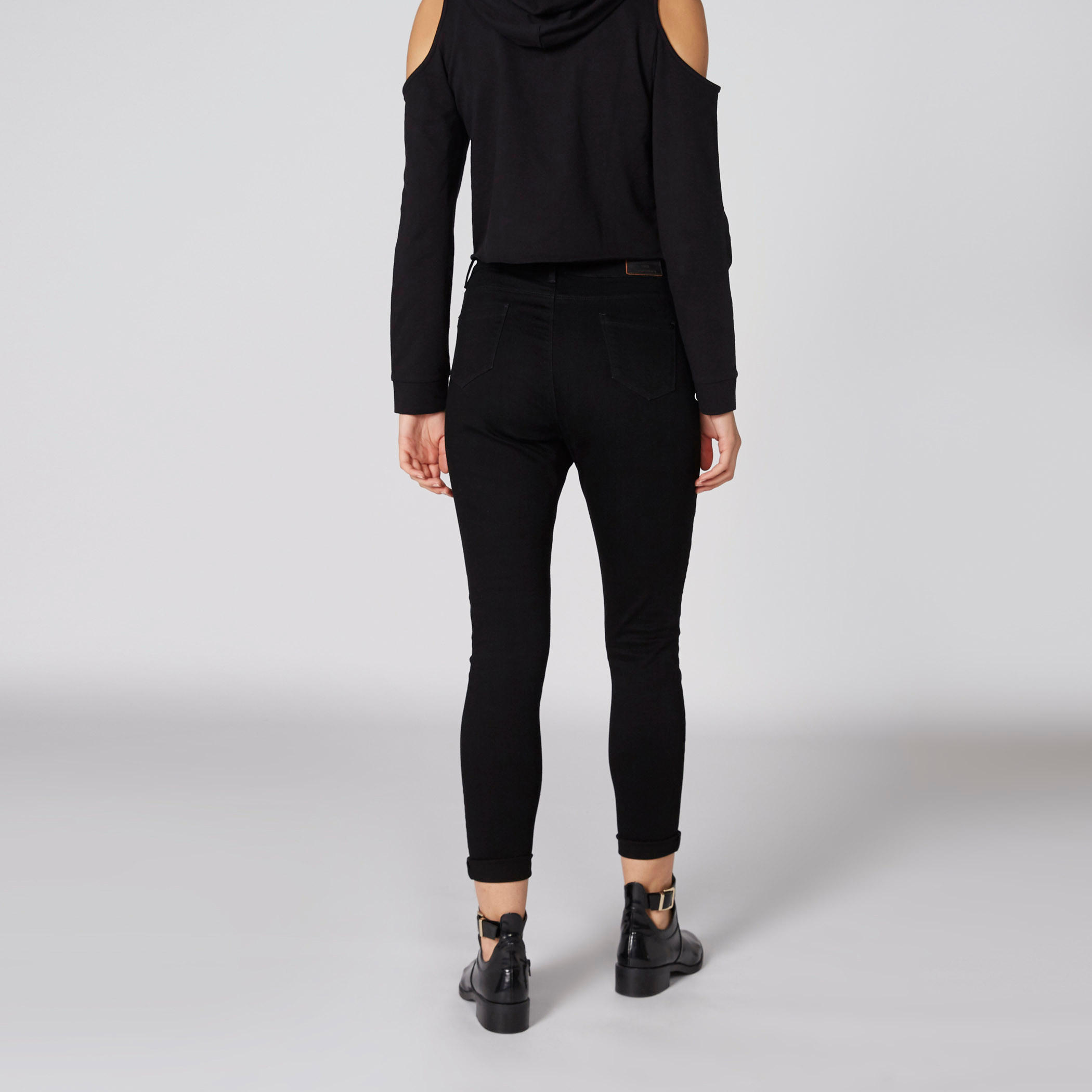 بنطال جينز بخصر منخفض الارتفاع وجيوب وزر إغلاق-women-clothing-bottoms-jeans-image-2