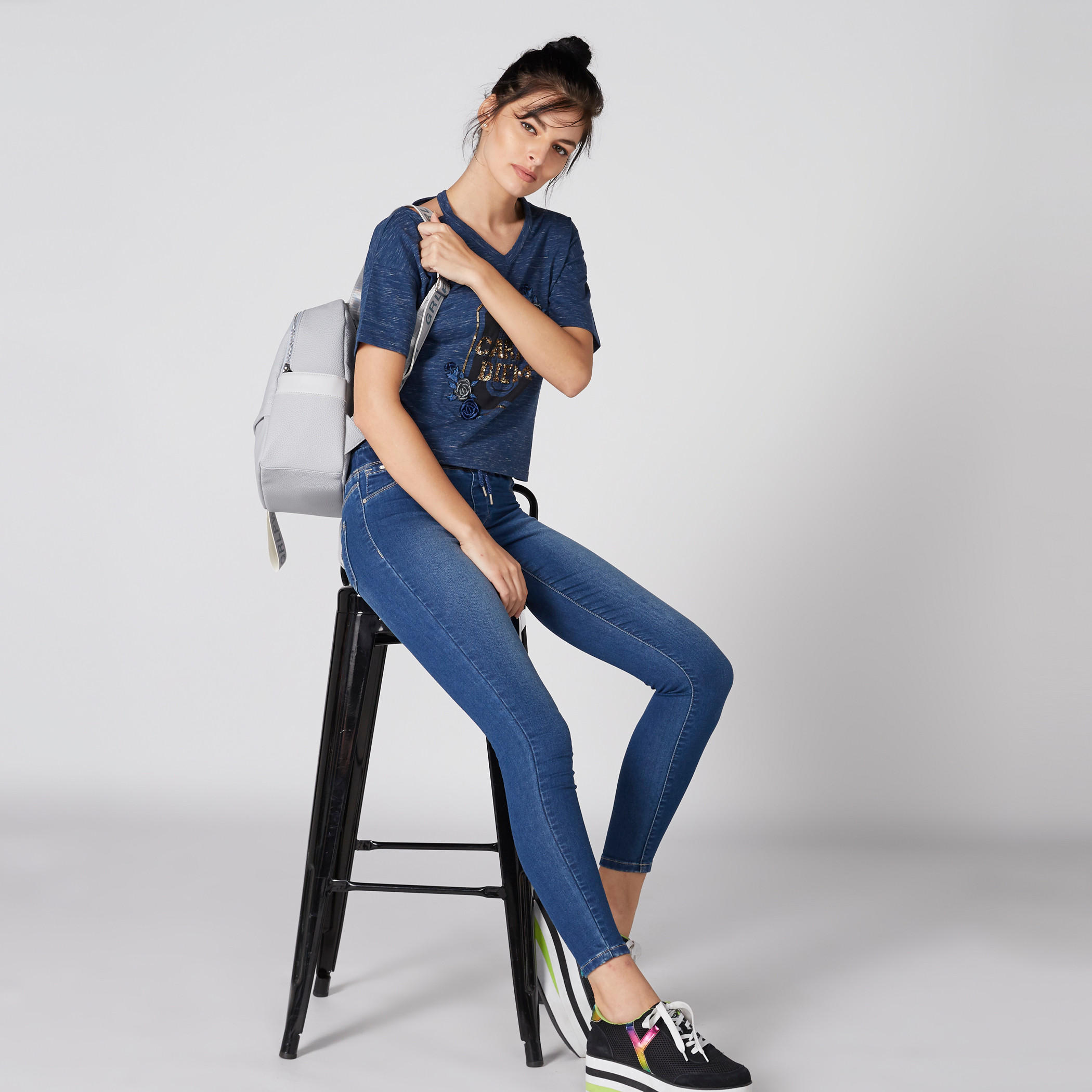 بنطال جينز طويل بخصر مطاطي وجيوب-women-clothing-bottoms-jeans-image-1