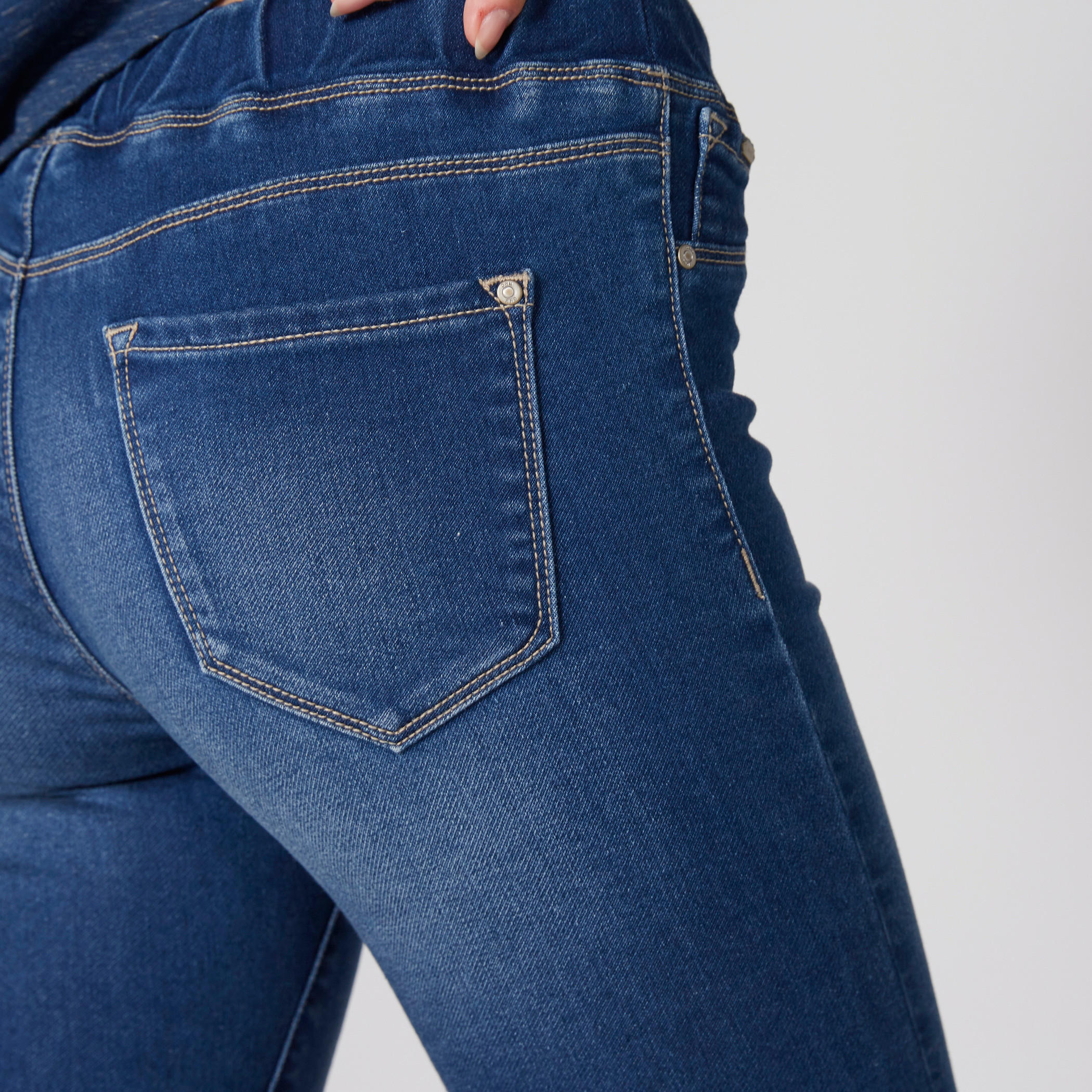 بنطال جينز طويل بخصر مطاطي وجيوب-women-clothing-bottoms-jeans-image-4