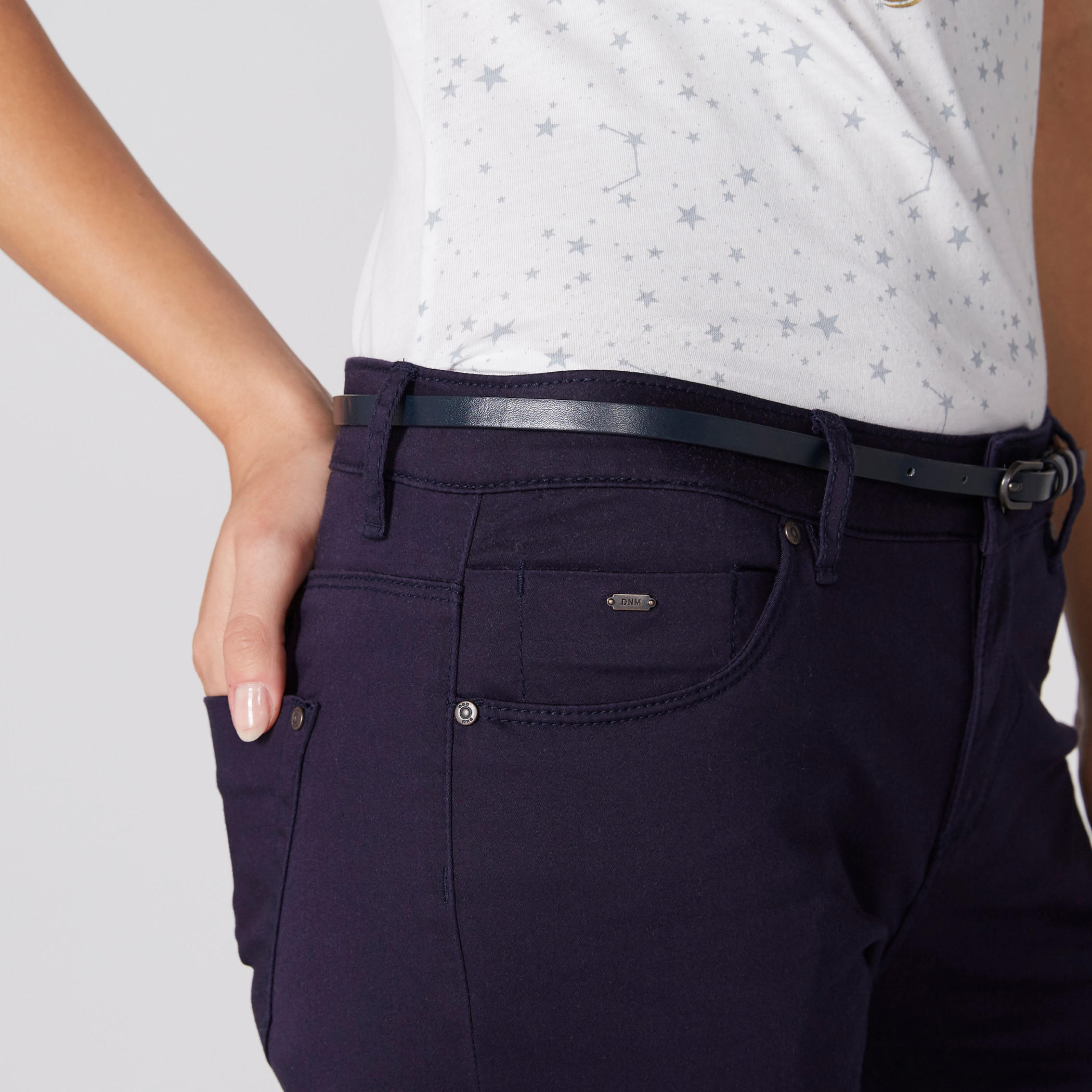 شورت من الدينم بجيوب-women-clothing-bottoms-shorts-image-4